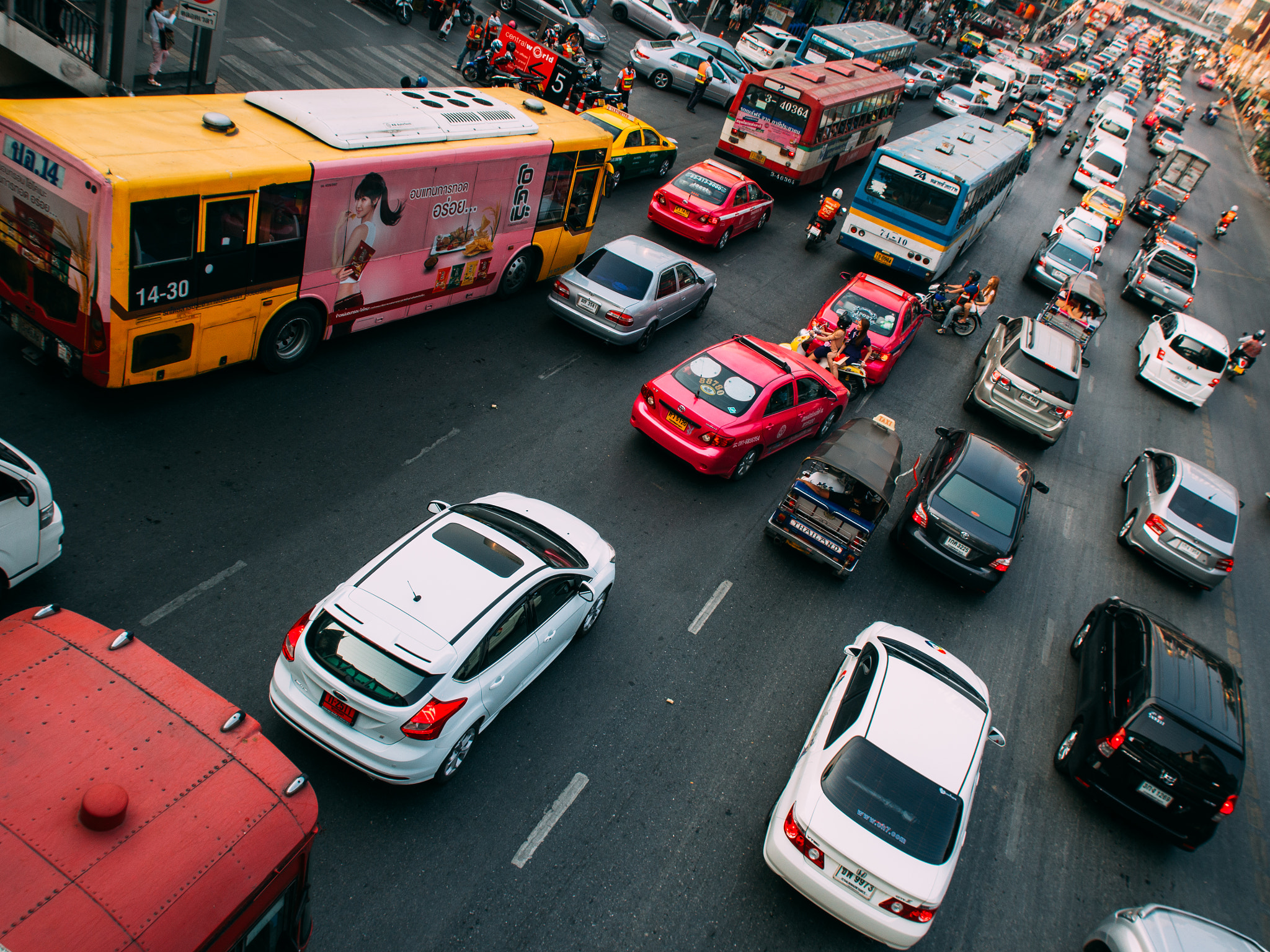 Olympus Zuiko Digital 14-54mm F2.8-3.5 II sample photo. Traffic into infinity photography