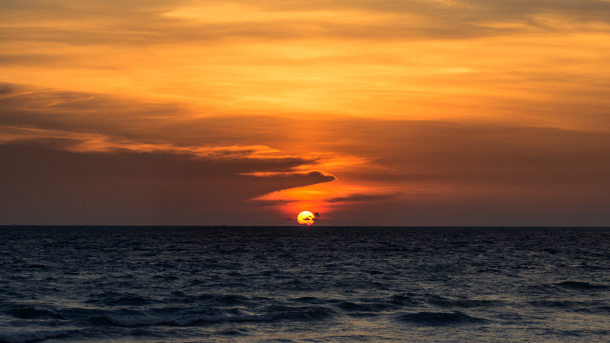 Olympus OM-D E-M5 + OLYMPUS 50mm Lens sample photo. A wide sunset photography