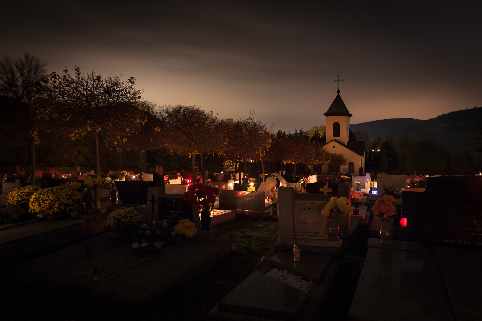 Nikon D700 sample photo. Decaesed holiday at night cemetery photography