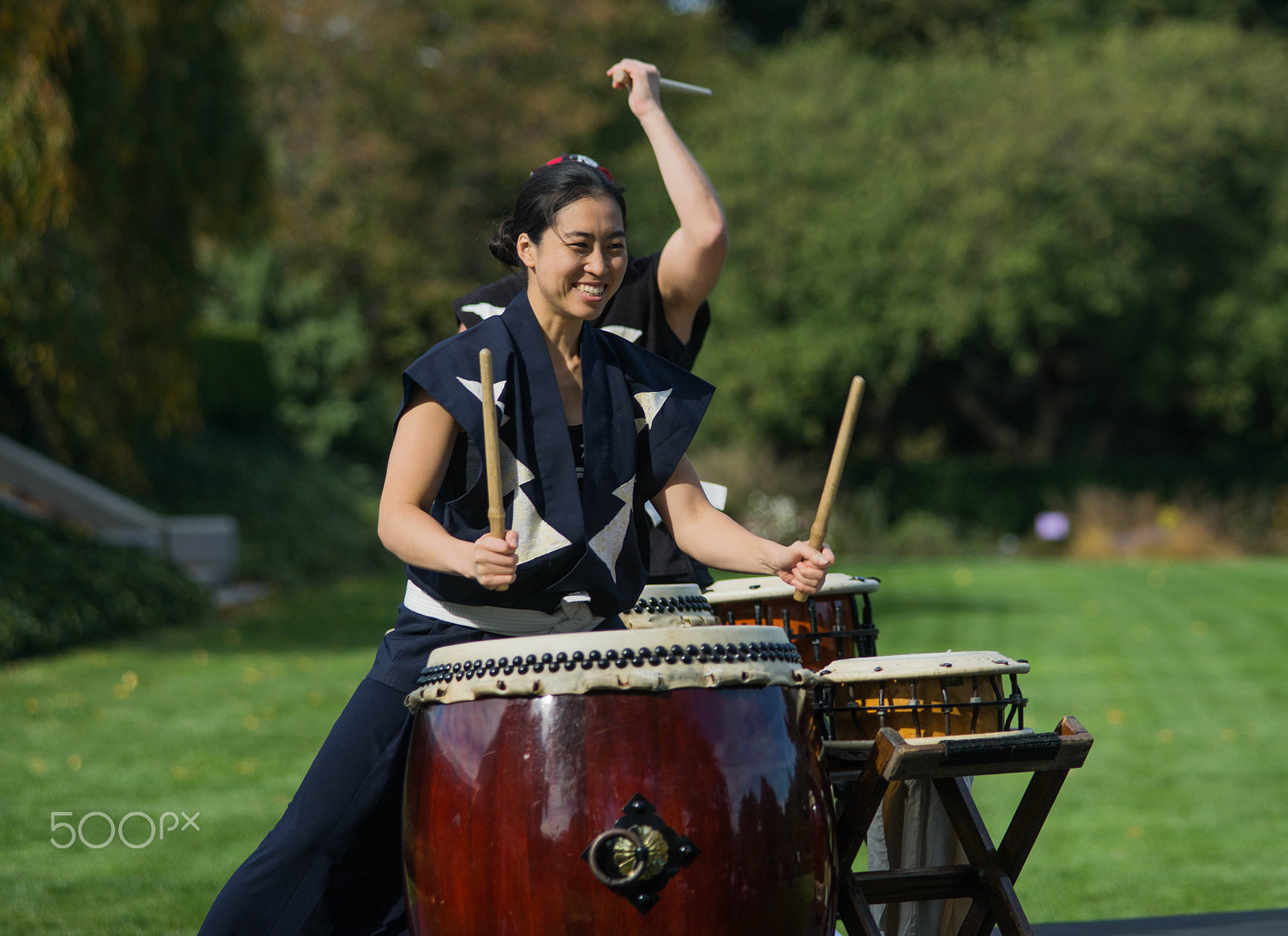 Sony a99 II + Minolta AF 80-200mm F2.8 HS-APO G sample photo. She has 3 hands - wadaiko drummer photography