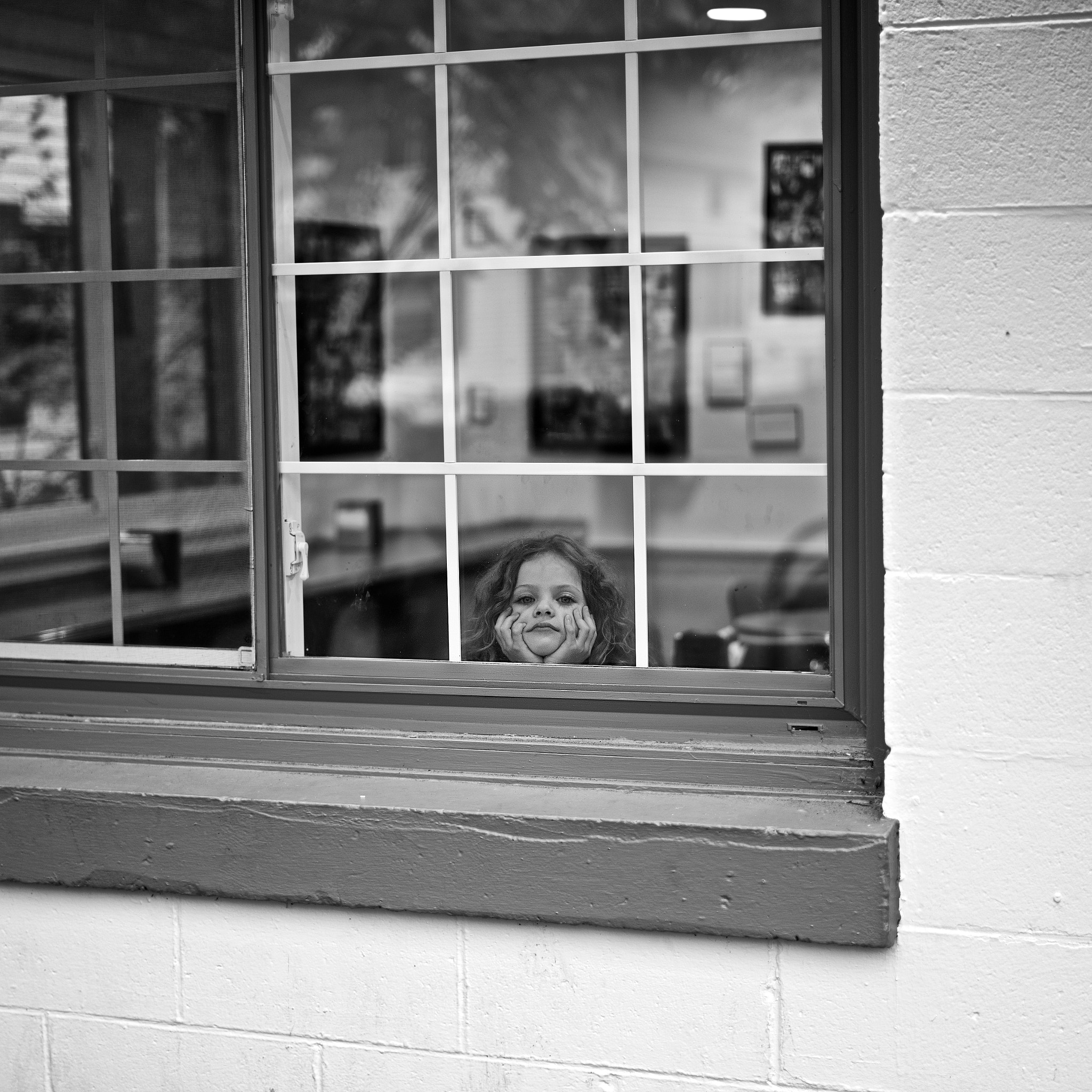 Sony a7R II + Sony FE 50mm F1.8 sample photo. Waiting for ice cream photography