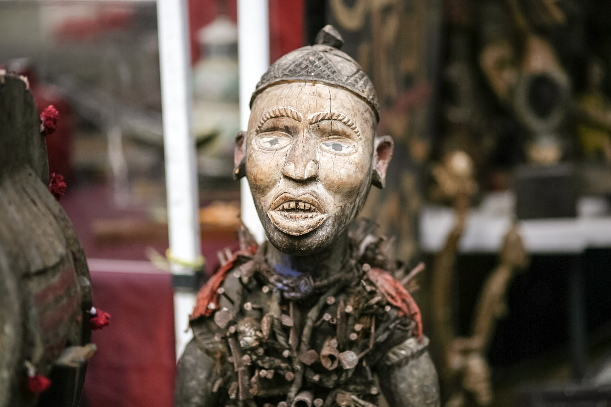 Canon EF 100mm F2.0 USM sample photo. Art work was for sale in a flea market photography