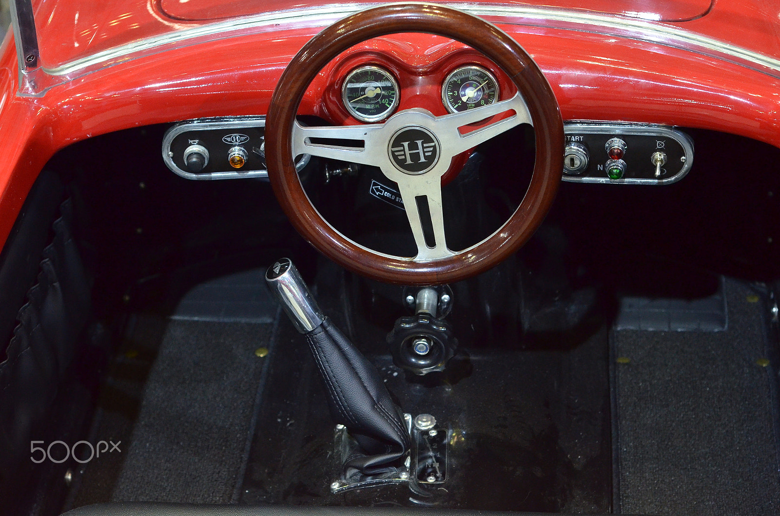 AF Nikkor 50mm f/1.8 sample photo. Old car photography
