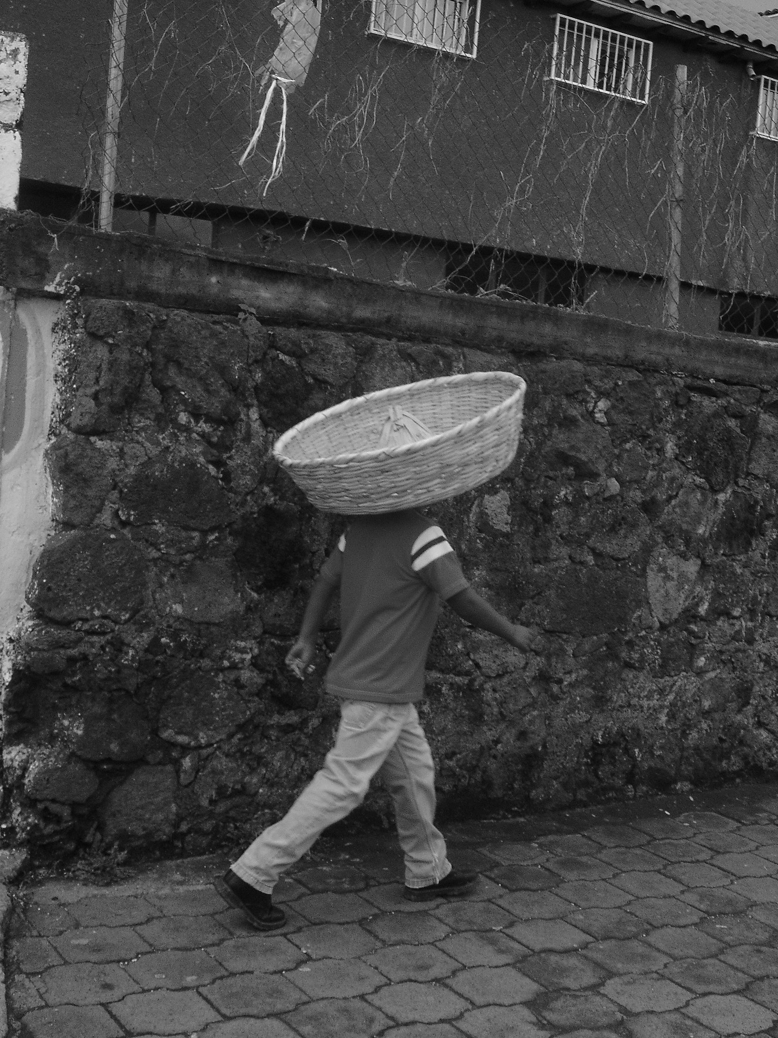 Sony DSC-P93 sample photo. A little kid in paracho, michoacan, mexico photography