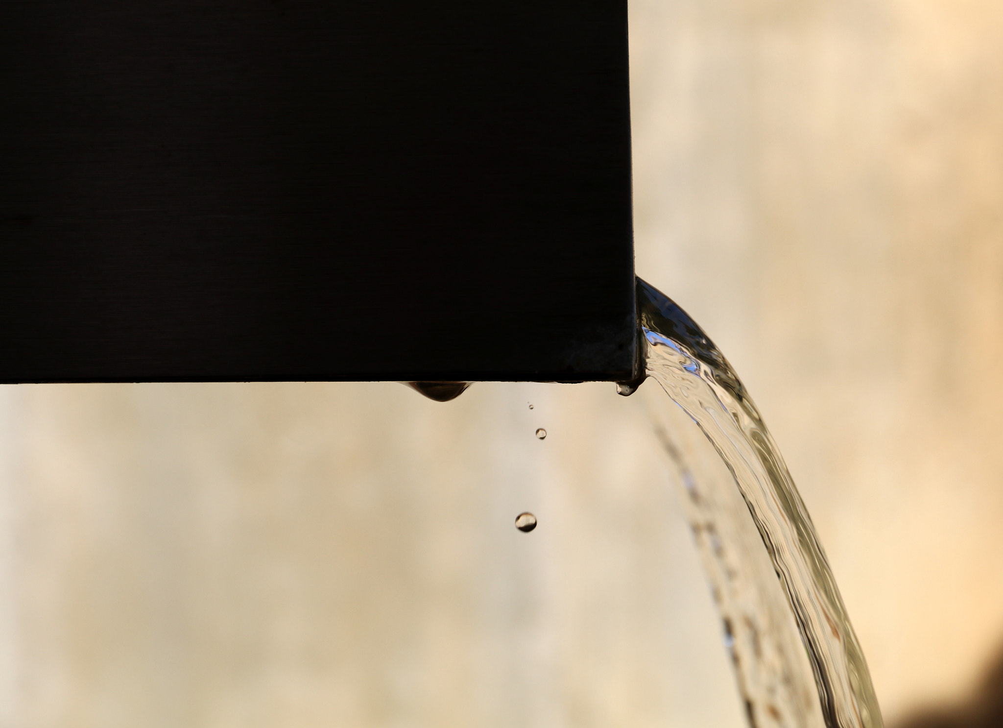 Canon EF 16-35mm F2.8L II USM sample photo. Water drops photography