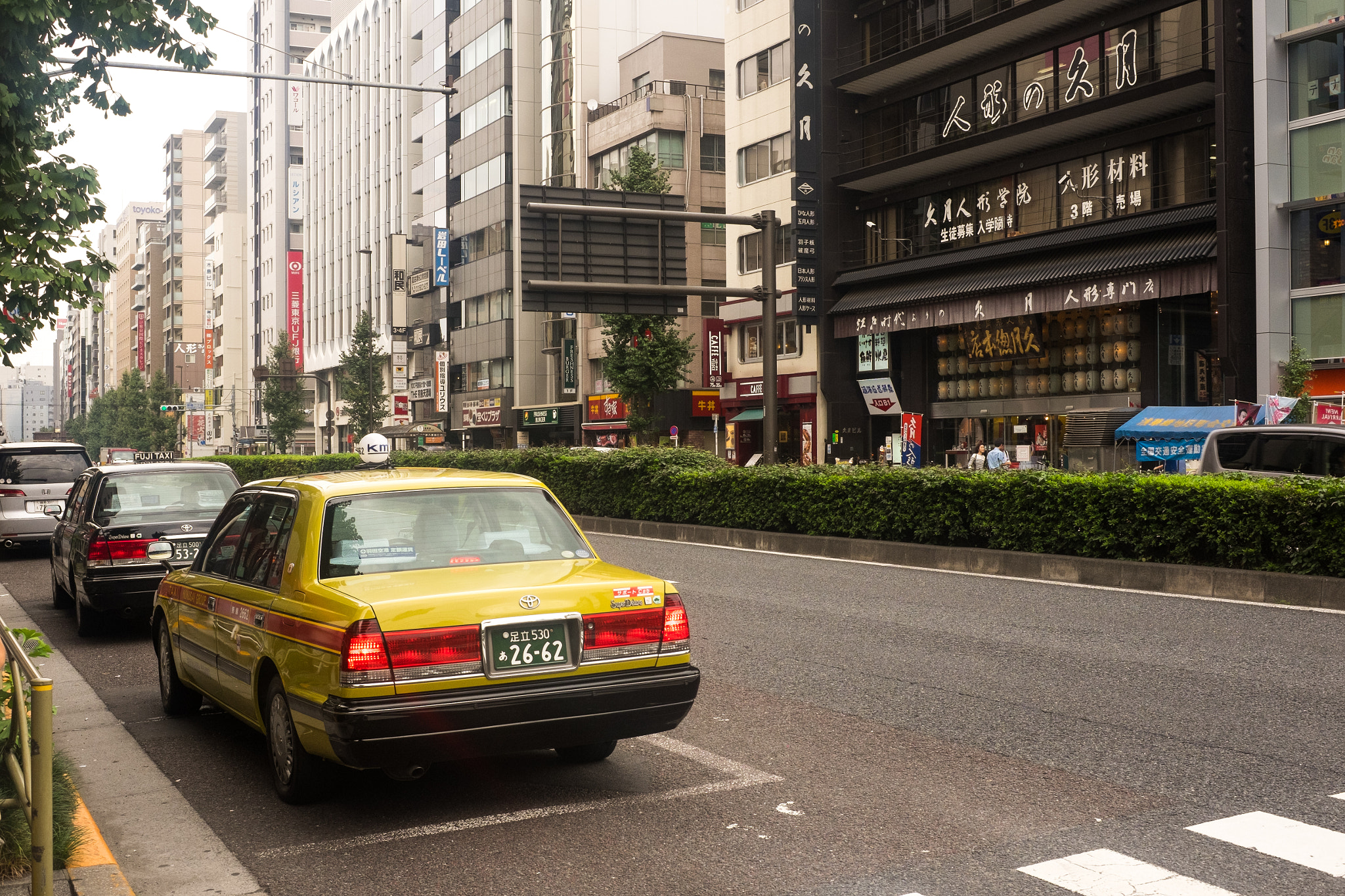 Fujifilm X-E2 + Fujifilm XF 27mm F2.8 sample photo. Tokyo cab call photography