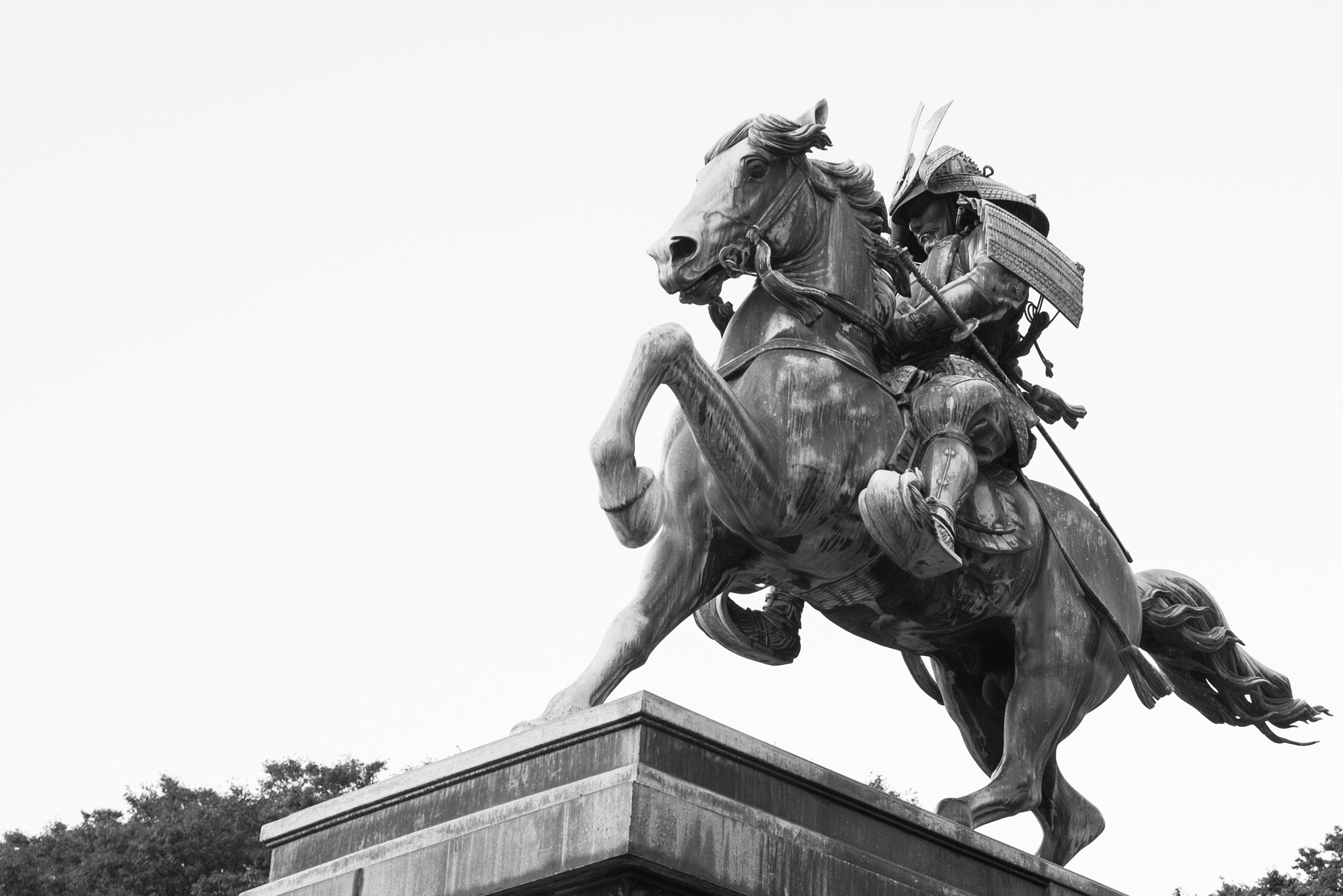 Fujifilm X-E2 + Fujifilm XF 27mm F2.8 sample photo. Statue of a hero photography