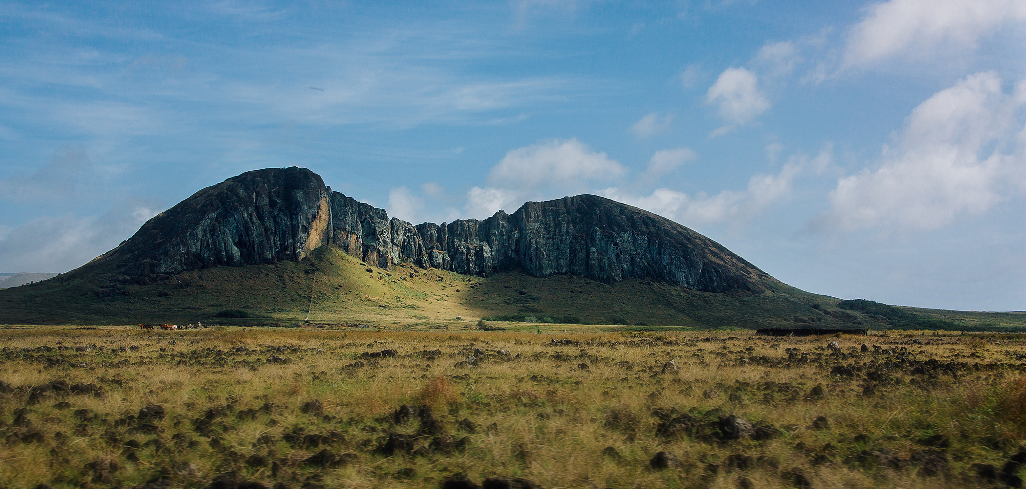 Canon EF-S 17-85mm F4-5.6 IS USM sample photo. Rano raraku mountain, easter island photography