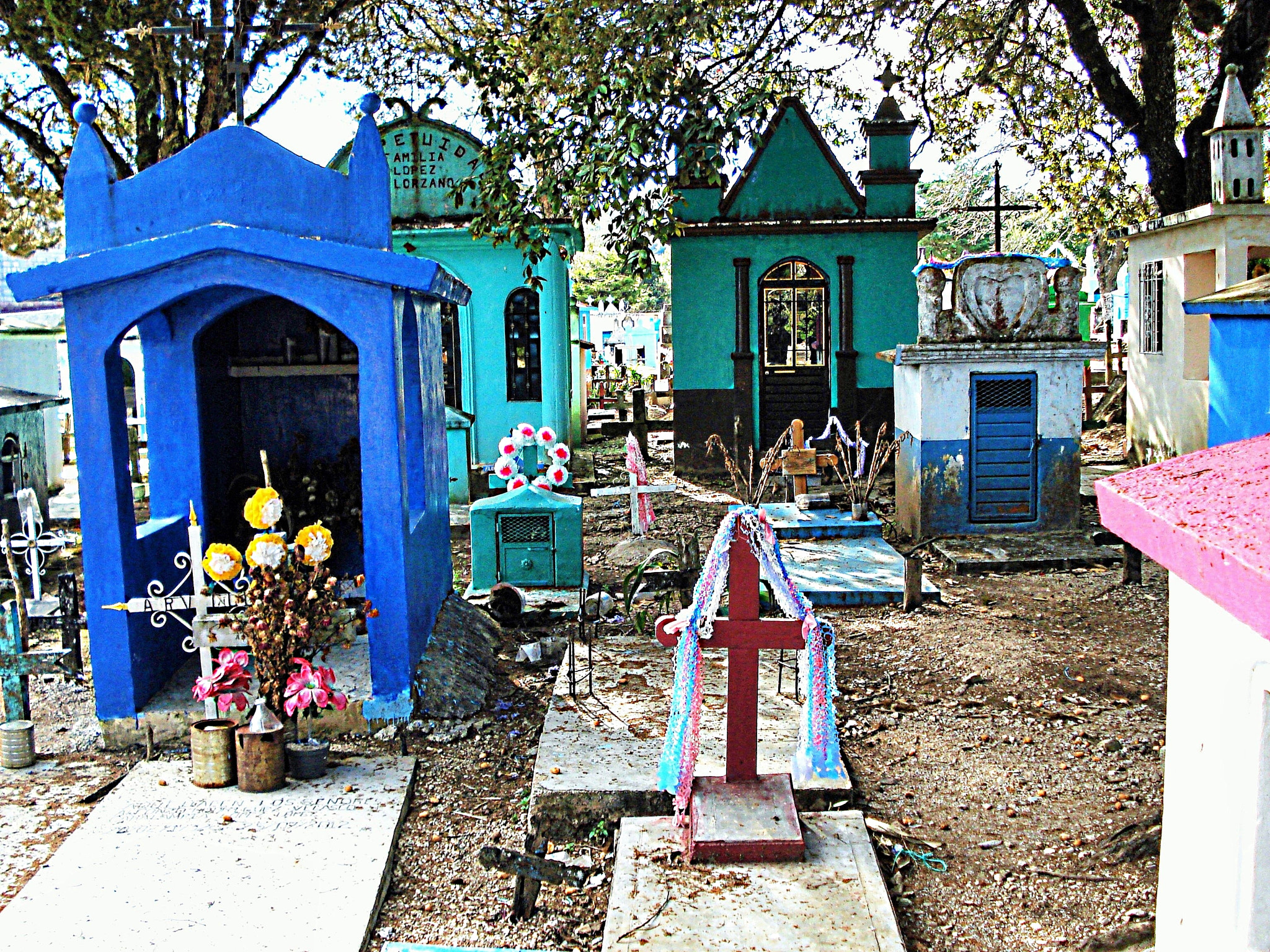 Sony DSC-W70 sample photo. Cimitero maia photography