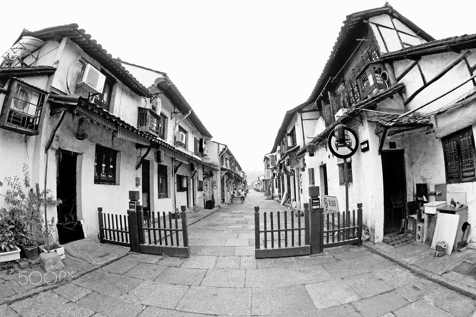 Canon EOS 500D (EOS Rebel T1i / EOS Kiss X3) sample photo. Ancient street photography