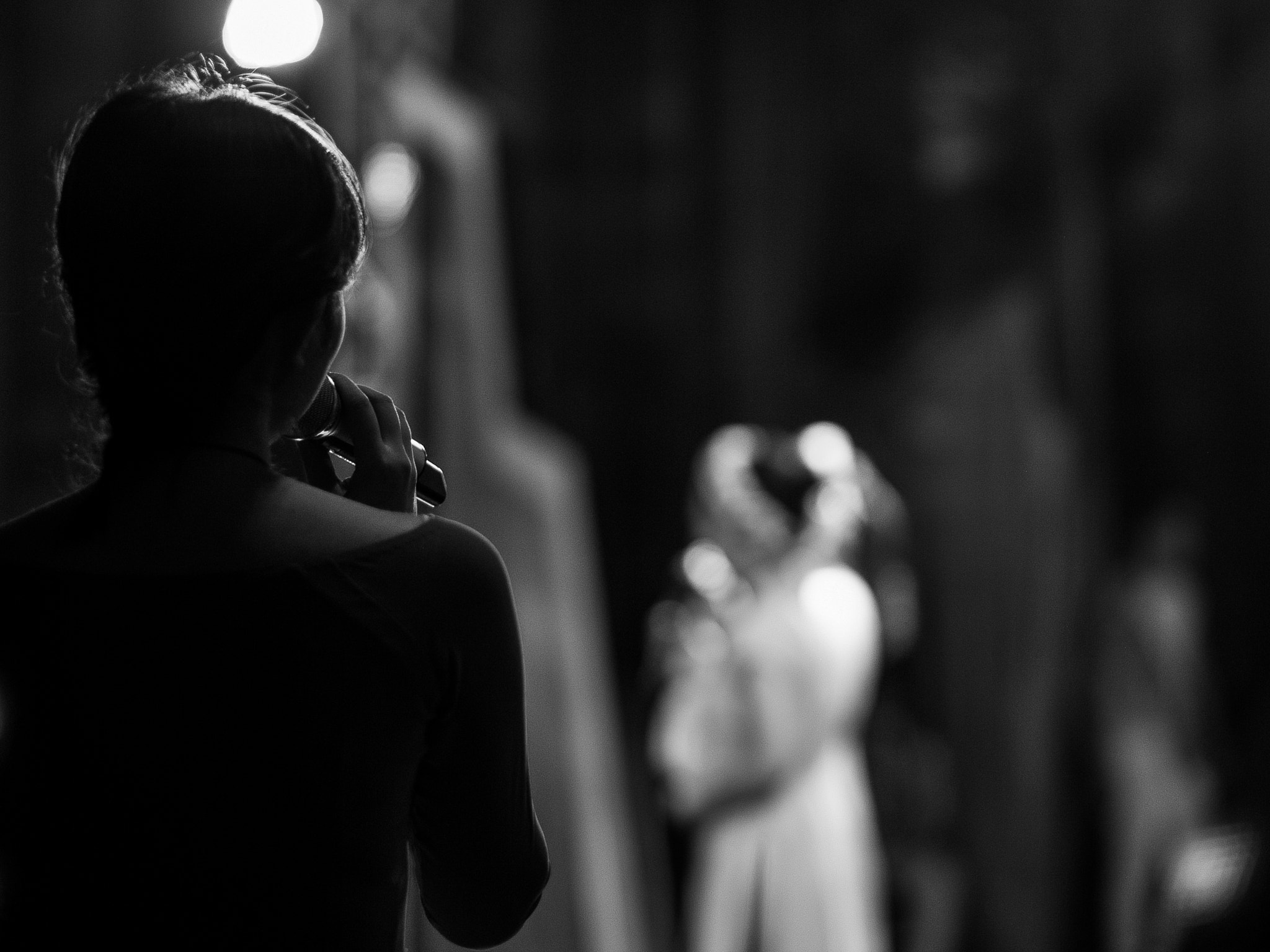 Fujifilm FinePix S2 Pro sample photo. Singer singing from backstage. photography