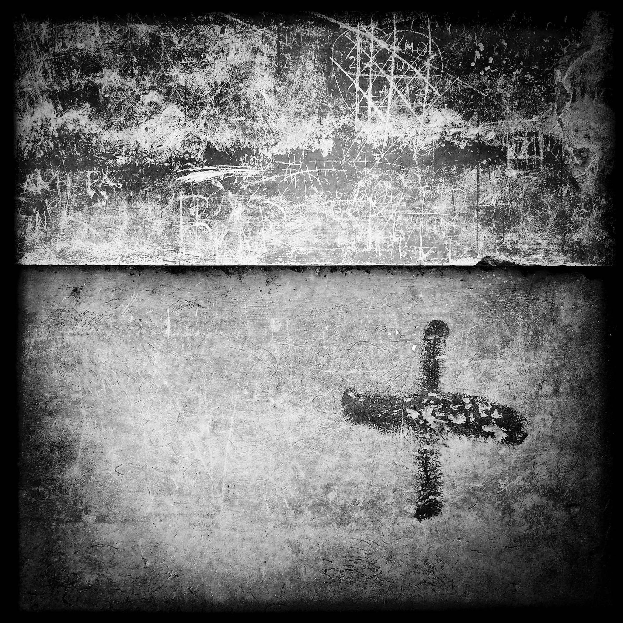 Hipstamatic 322 sample photo. Plus/minus photography