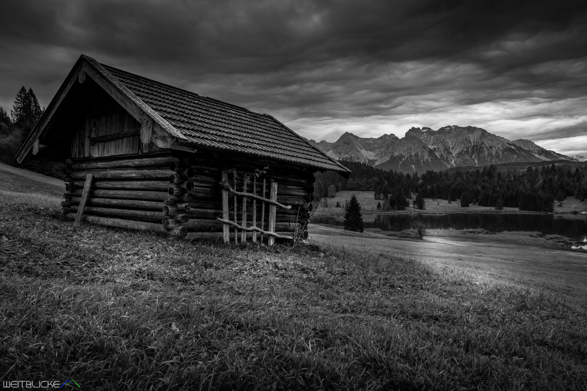 Sony a7 + ZEISS Batis 25mm F2 sample photo. Wünsche euch einen schönen guten morgen. hier mal eine schwarz weiß variante vom geroldsee. photography