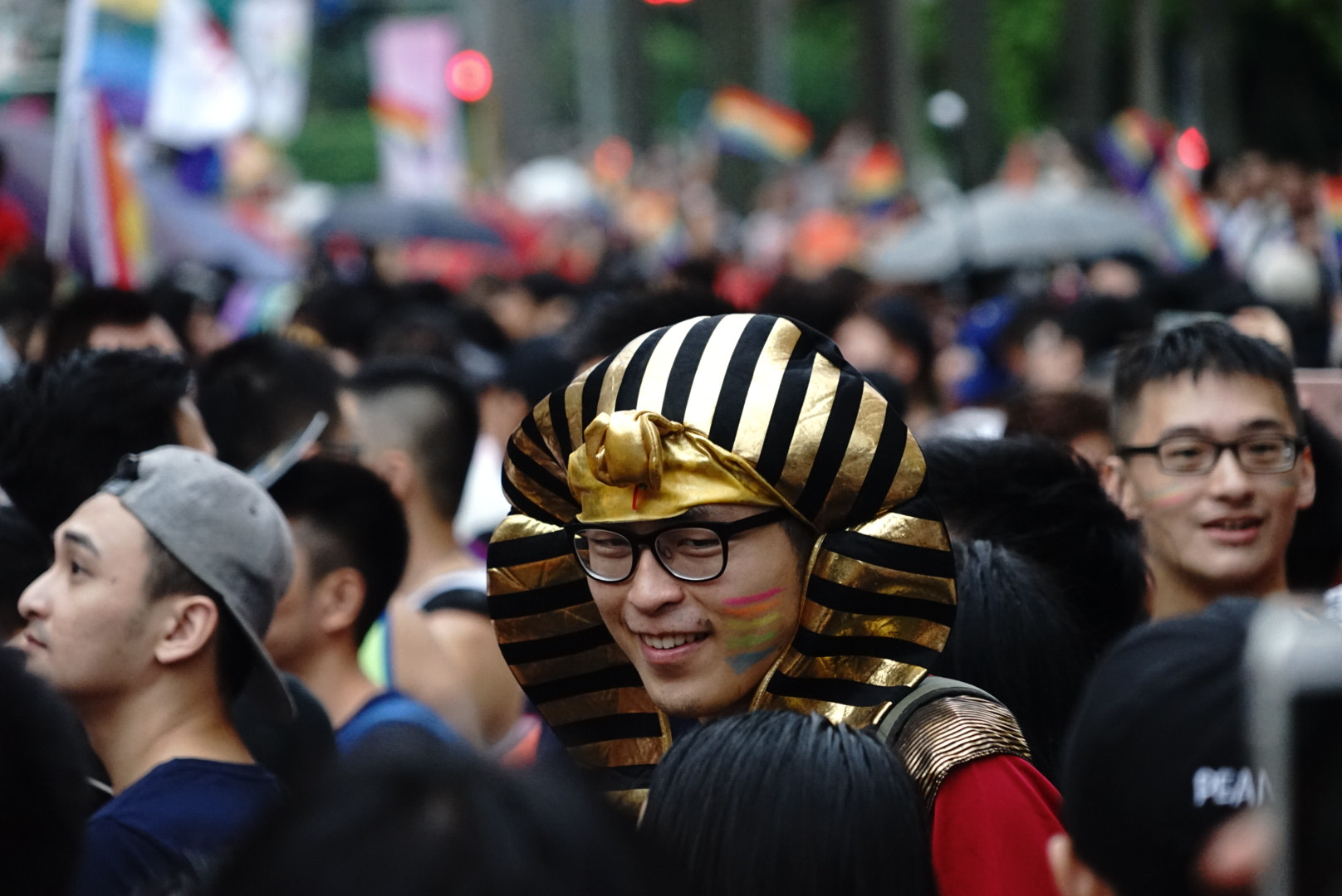 Sony a7 II + Sony FE 24-240mm F3.5-6.3 OSS sample photo. Tw lgbt parade 2016 photography