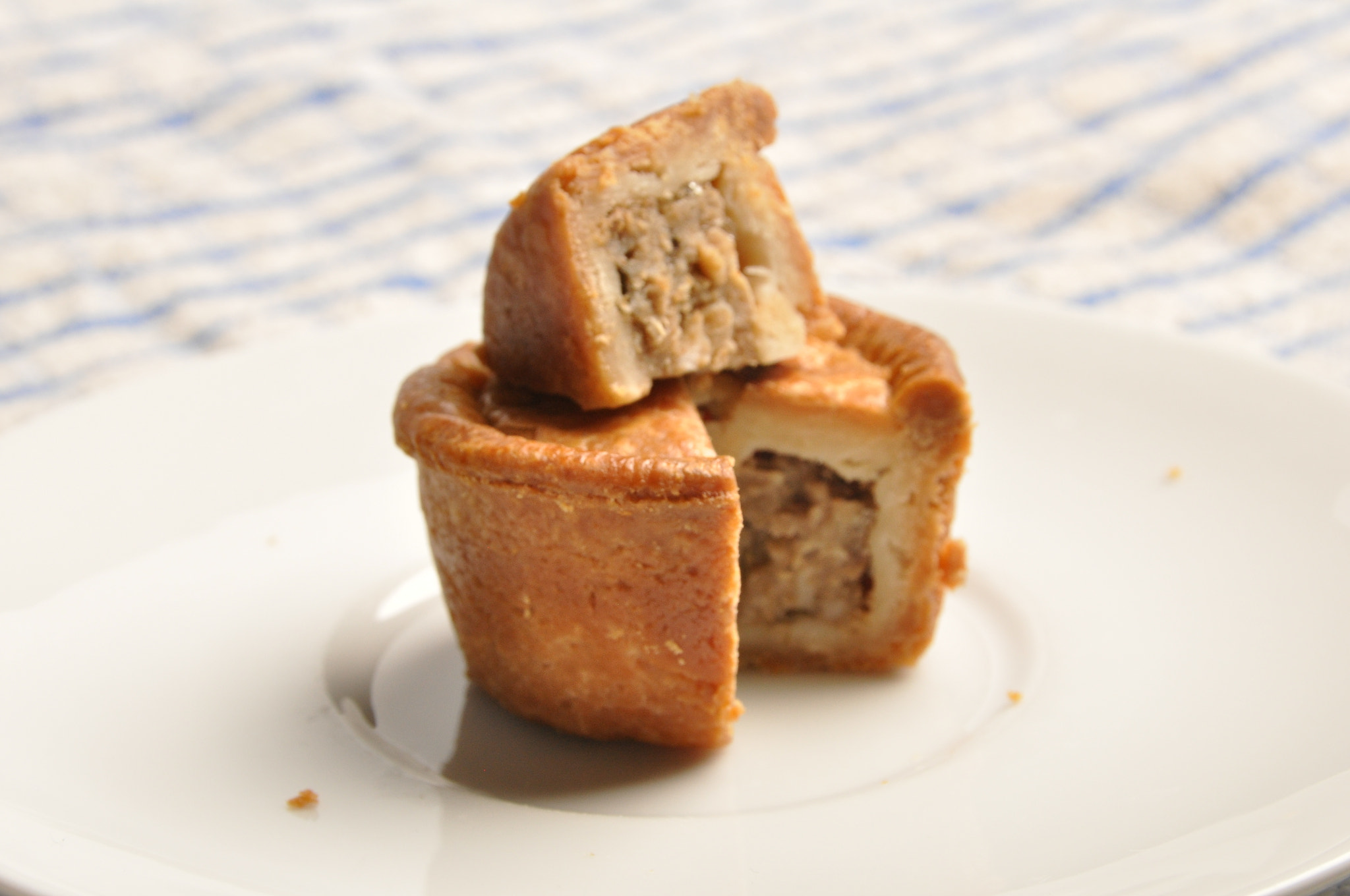 Sigma 17-70mm F2.8-4 DC Macro OS HSM sample photo. Pork pie photography
