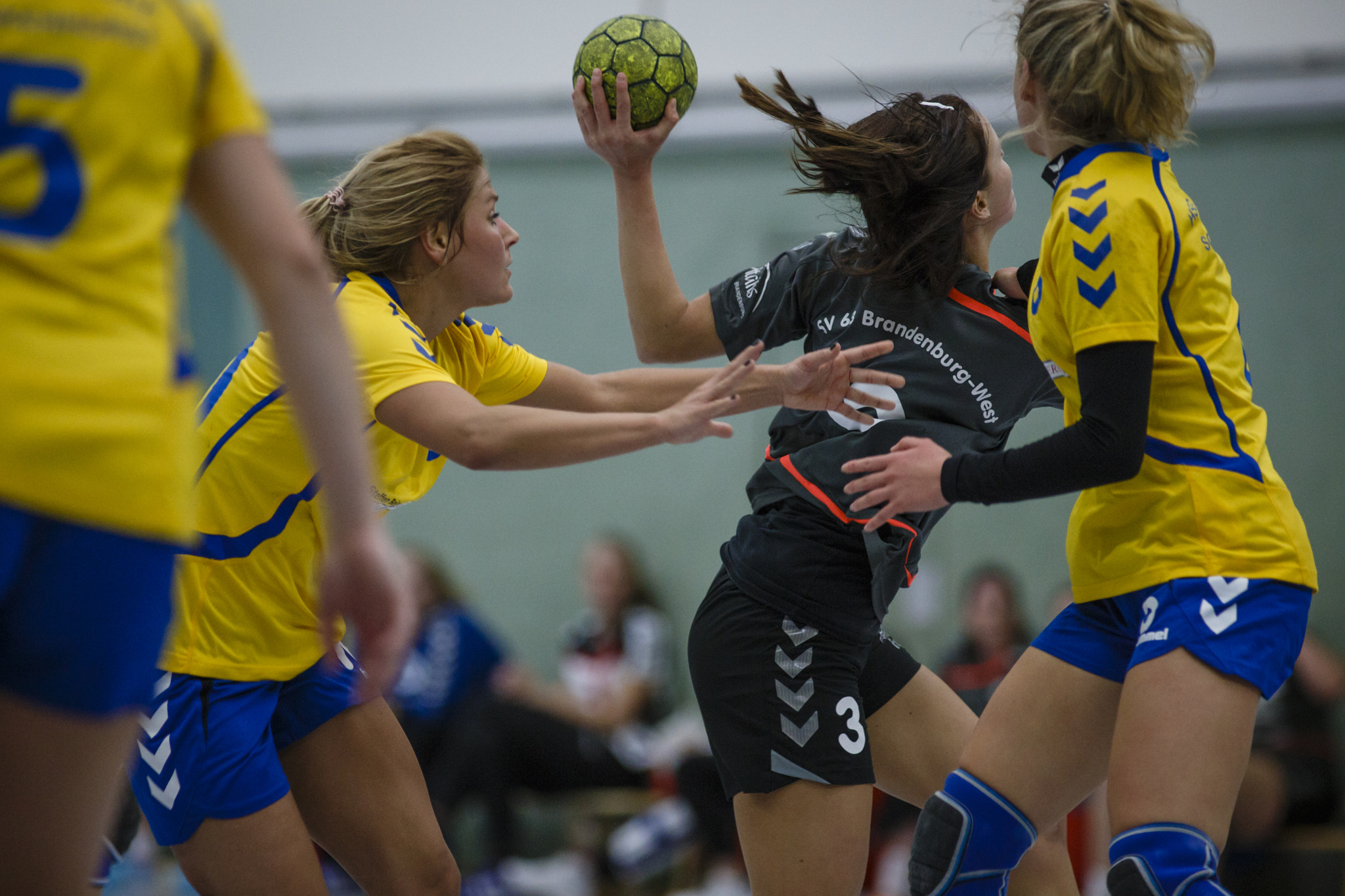 Canon EOS 6D + Canon EF 300mm F4L IS USM sample photo. Handball #31 photography