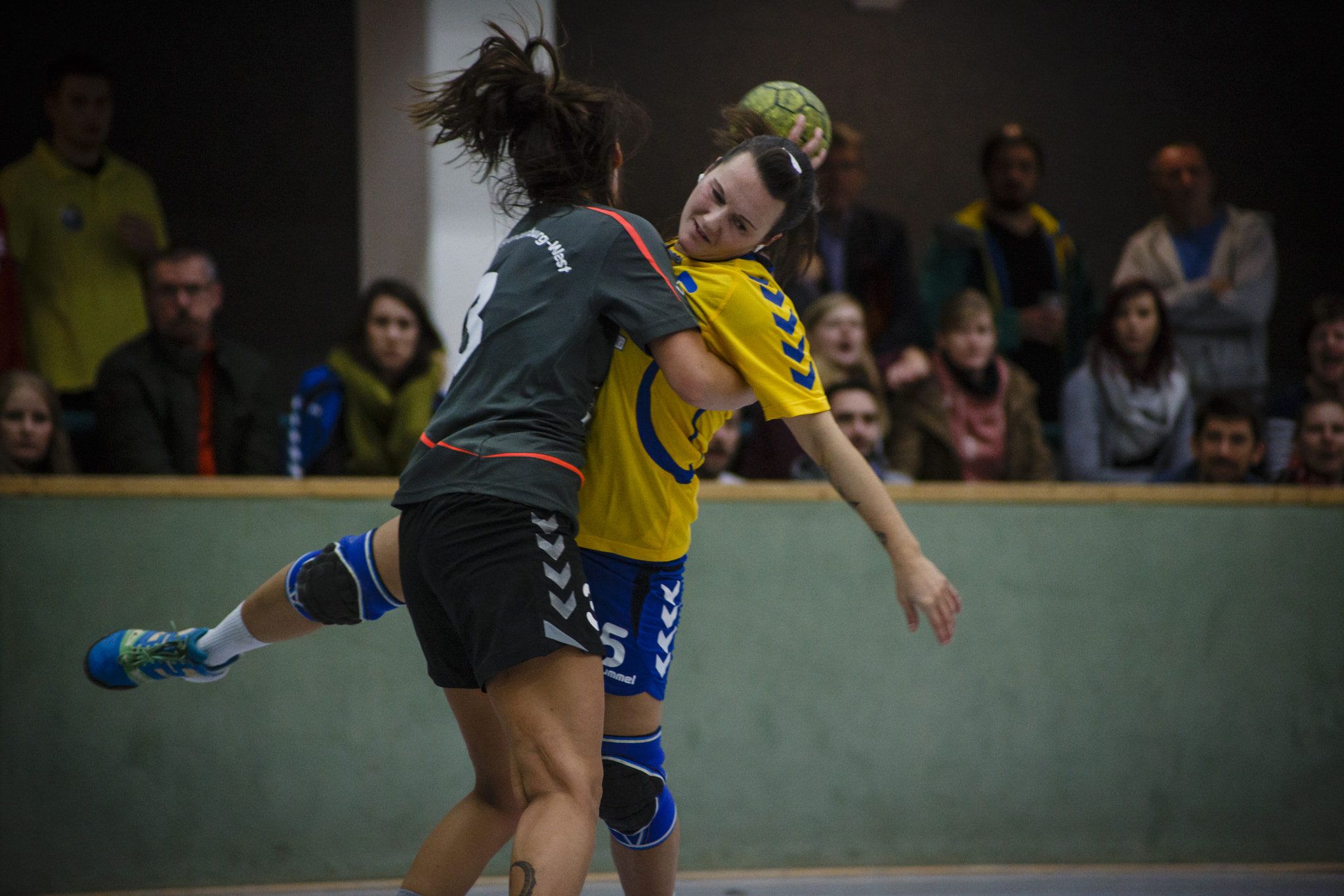 Canon EOS 6D + Canon EF 70-210mm f/3.5-4.5 USM sample photo. Handball #35 photography