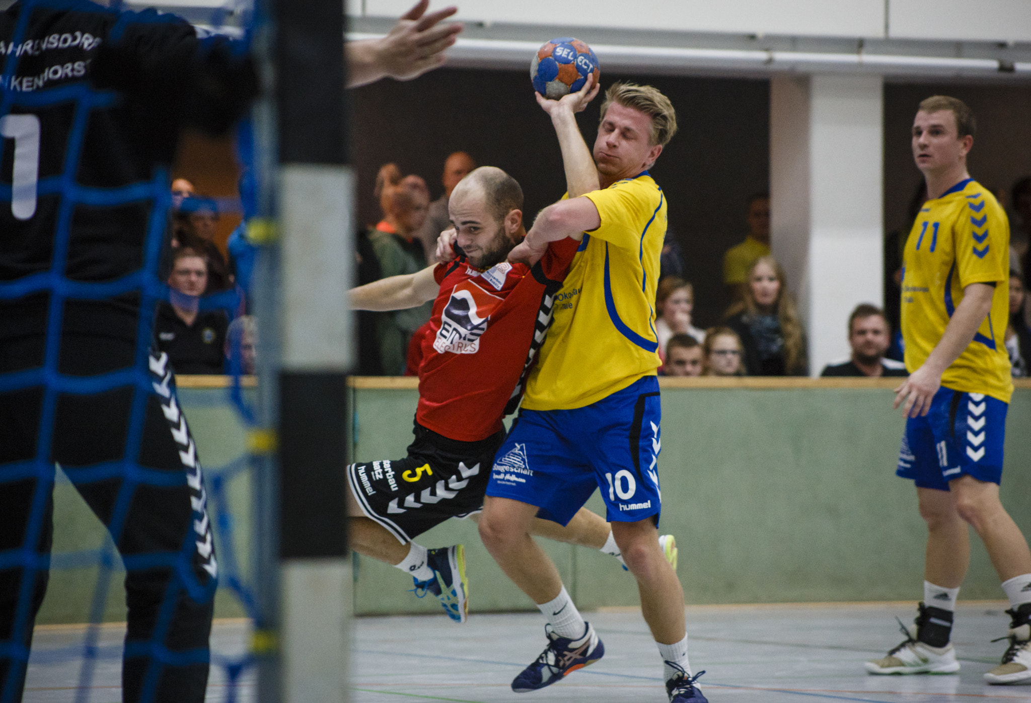 Canon EOS 6D + Canon EF 70-210mm f/3.5-4.5 USM sample photo. Handball #39 photography