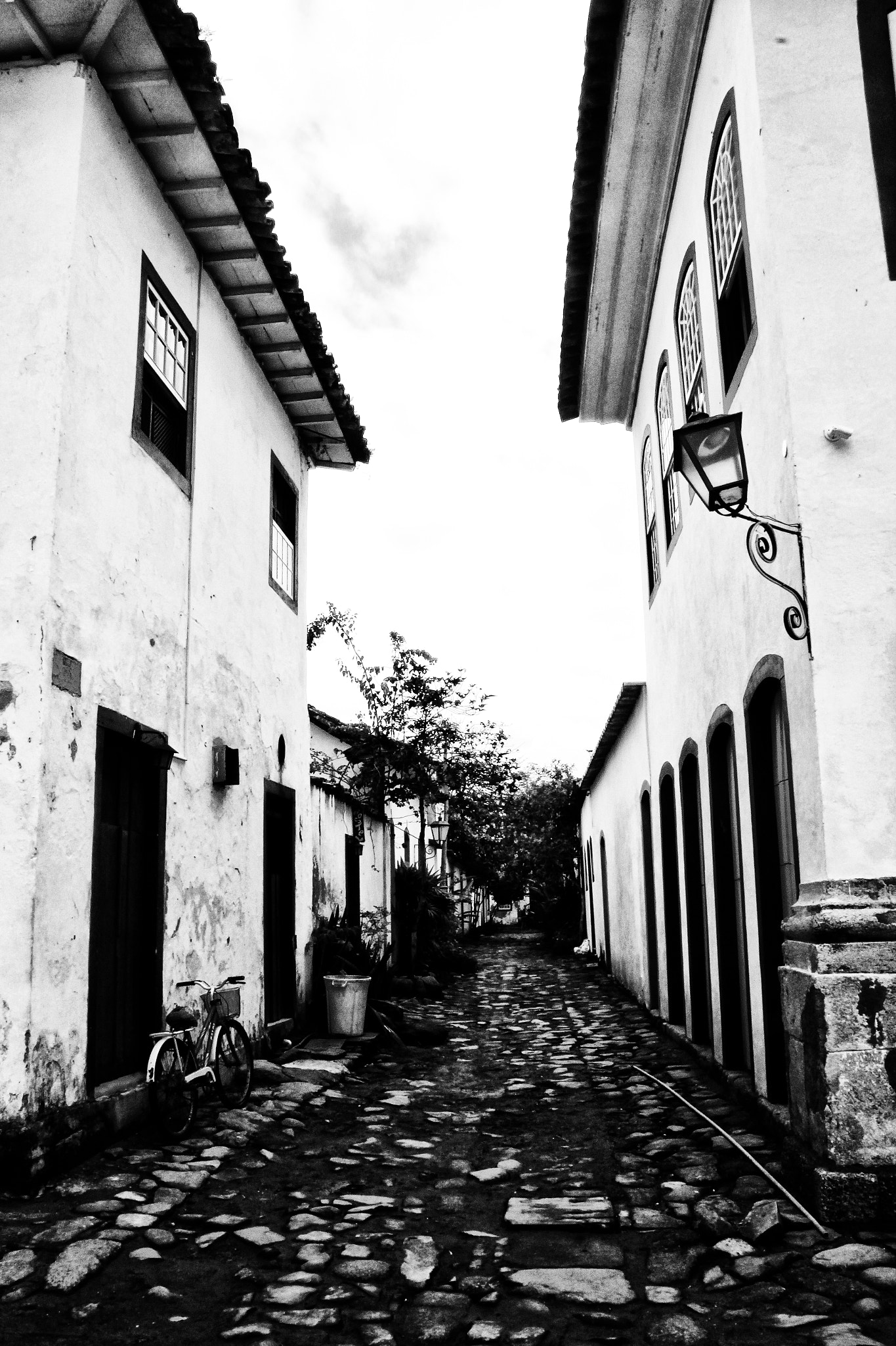 Canon EOS 600D (Rebel EOS T3i / EOS Kiss X5) + Sigma 18-250mm F3.5-6.3 DC OS HSM sample photo. Historic center of paraty rj photography