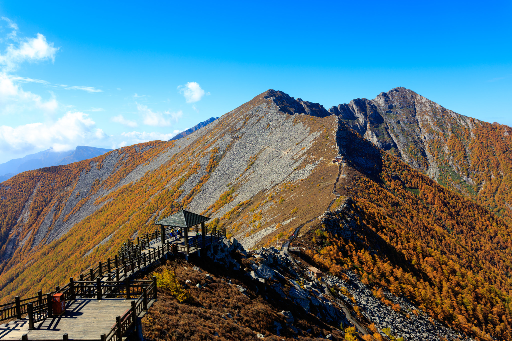 Canon EOS 5DS + Canon EF 17-40mm F4L USM sample photo. Path in mount taibai photography