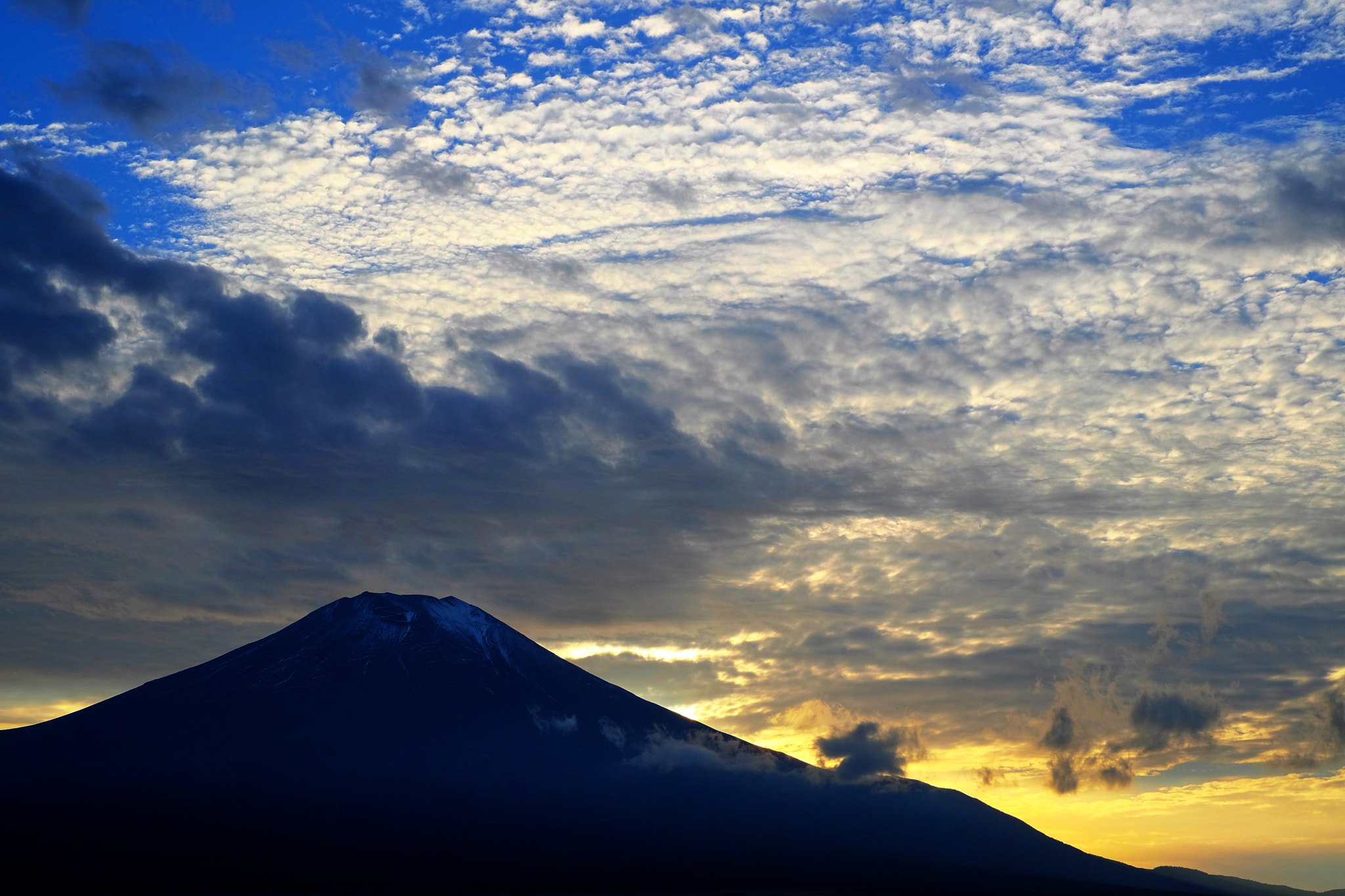 Fujifilm X-M1 + Fujifilm XF 35mm F1.4 R sample photo. Mackerel sky photography