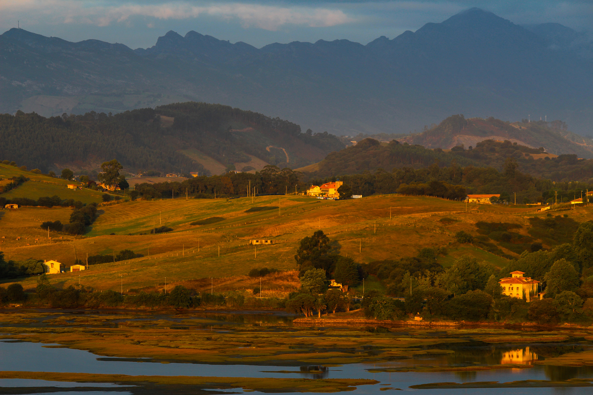 Canon EF-S 55-250mm F4-5.6 IS II sample photo. Pombo marshes near san vicente de la barquera photography