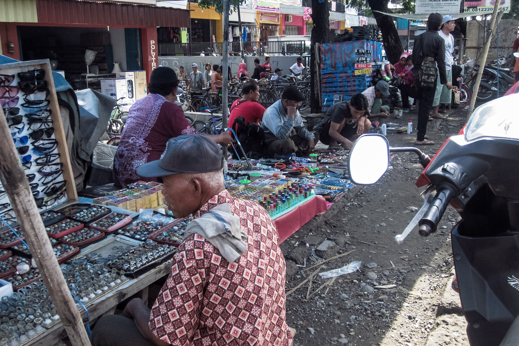 Canon PowerShot ELPH 300 HS (IXUS 220 HS / IXY 410F) sample photo. Pasar minggu photography