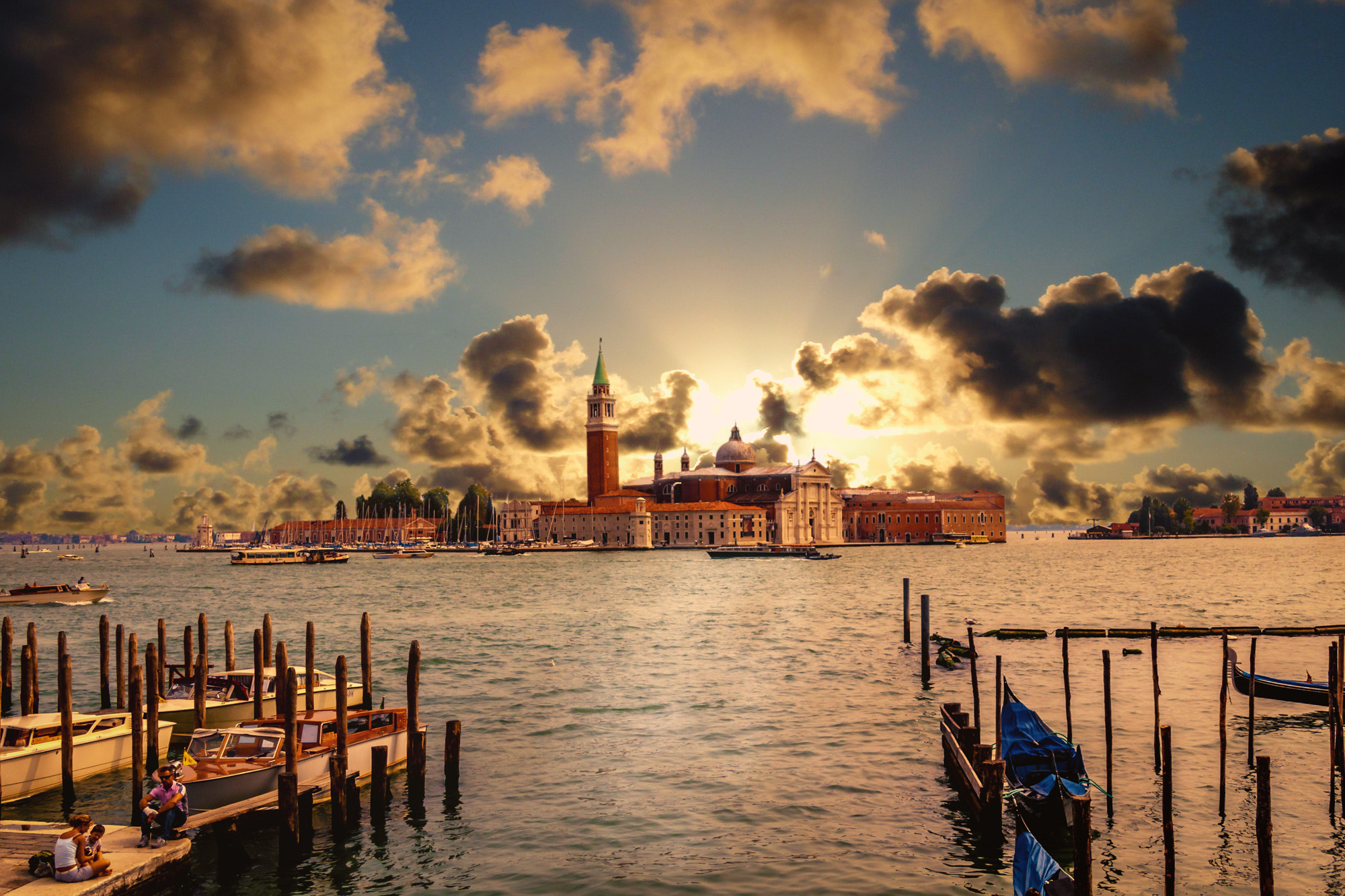 Sigma 18-250mm F3.5-6.3 DC OS HSM sample photo. Venice in the evening photography