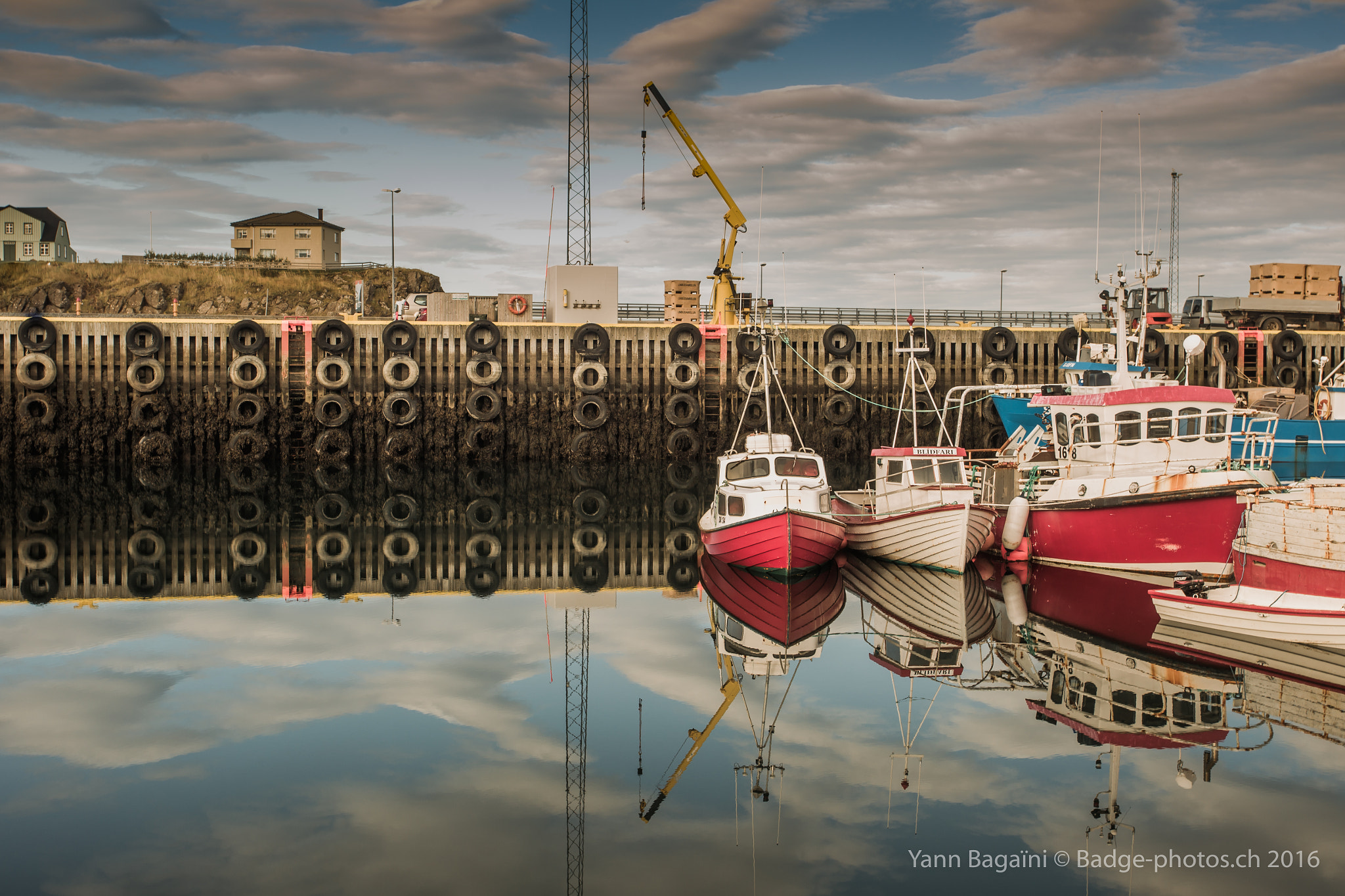 Canon EOS-1D Mark IV sample photo. Reflection photography