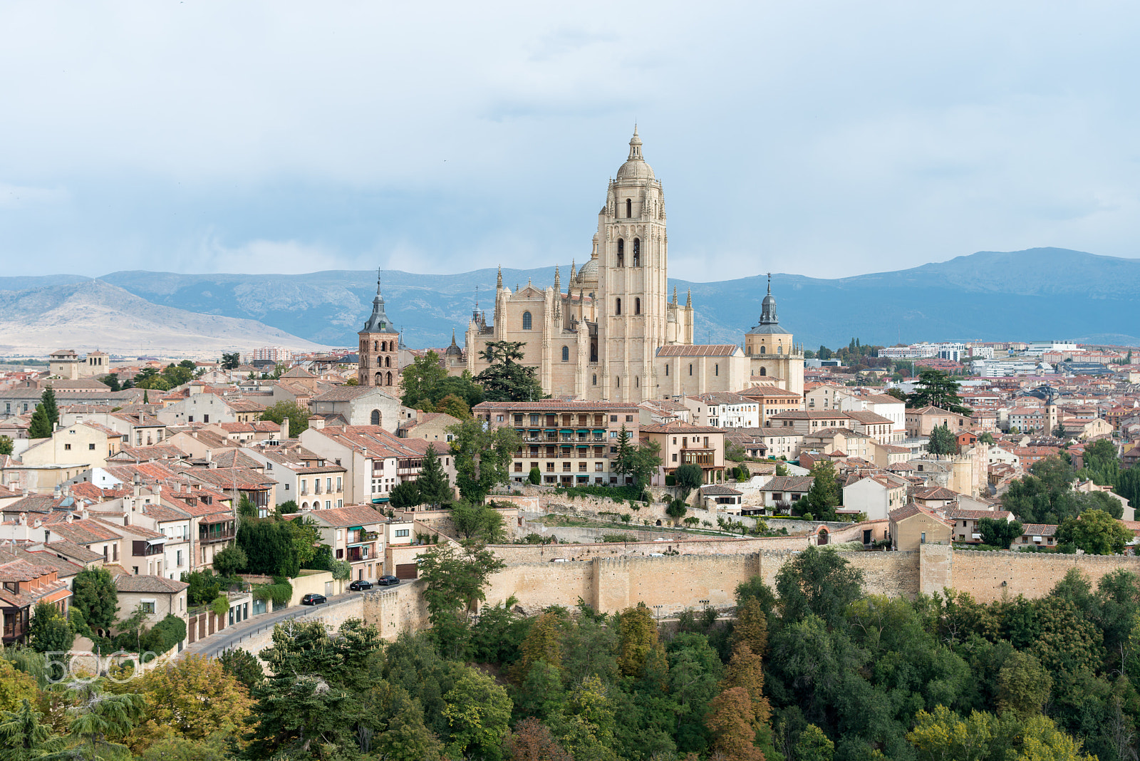 Nikon D800 + Nikon AF-S Nikkor 58mm F1.4G sample photo. Segovia old town and cathedral, spain photography