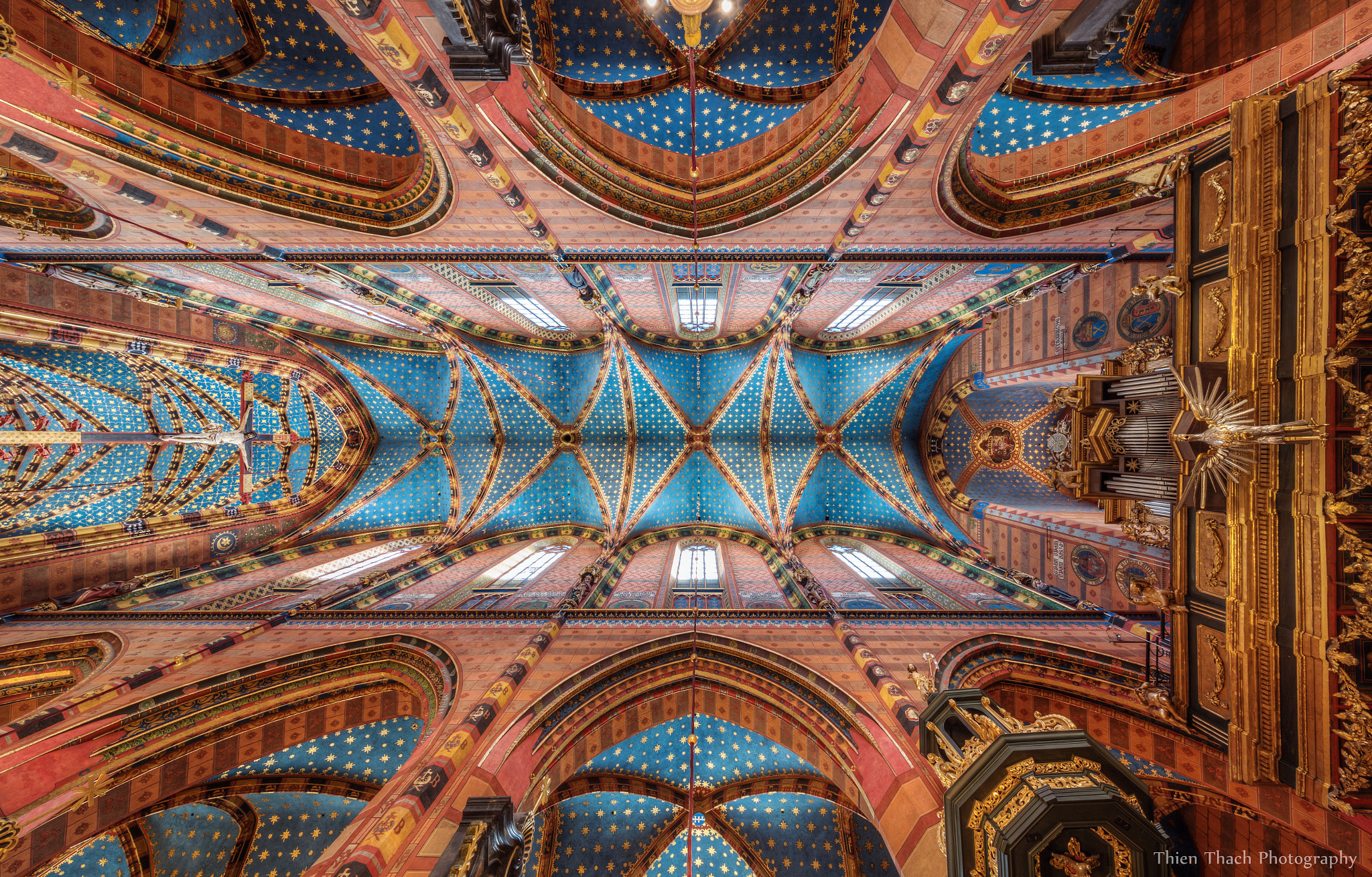 Canon EOS 6D + Canon EF 11-24mm F4L USM sample photo. St. mary's basilica, kraków photography