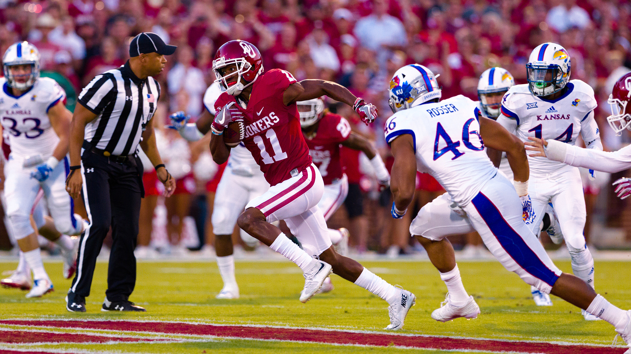 Canon EF 300mm F2.8L IS II USM sample photo. D westbrook running with the ball. photography