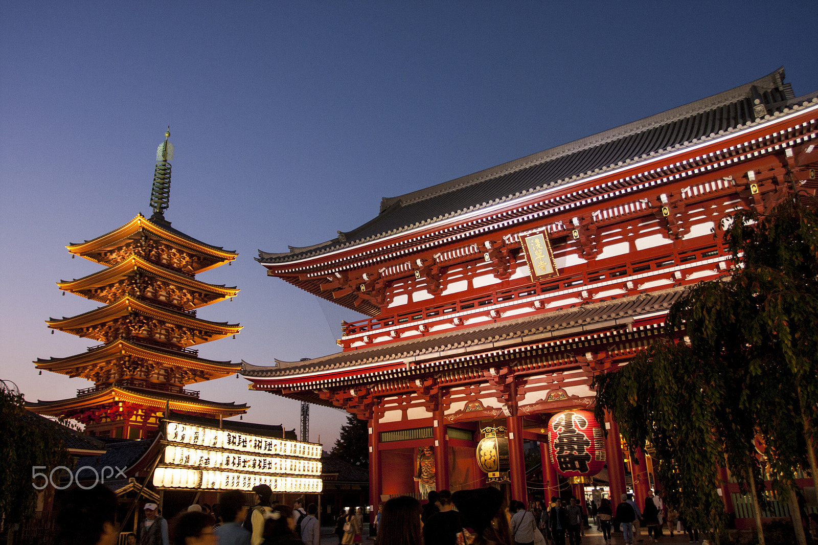 Canon EOS 40D + Canon EF 17-40mm F4L USM sample photo. Asakusa temple after sunset photography