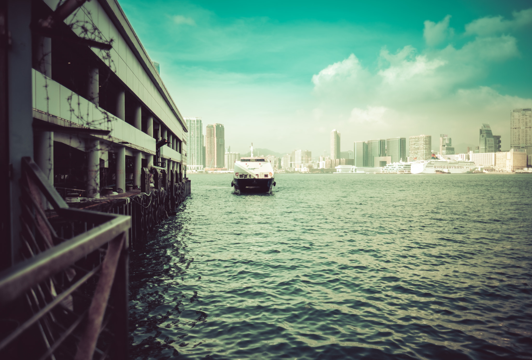 Fujifilm X-T10 + Fujifilm XF 16mm F1.4 R WR sample photo. Pier and ferry photography