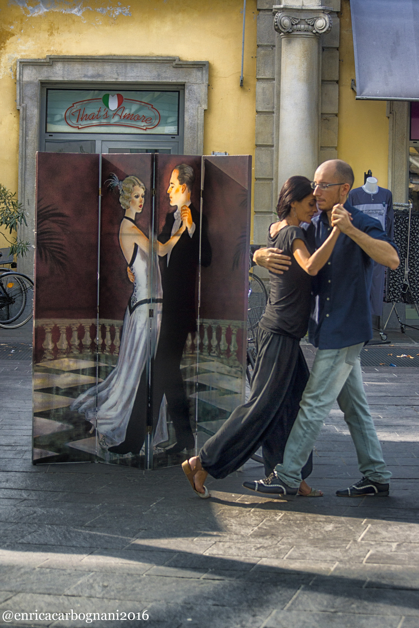Sony DT 55-300mm F4.5-5.6 SAM sample photo. Tango e cartellone photography