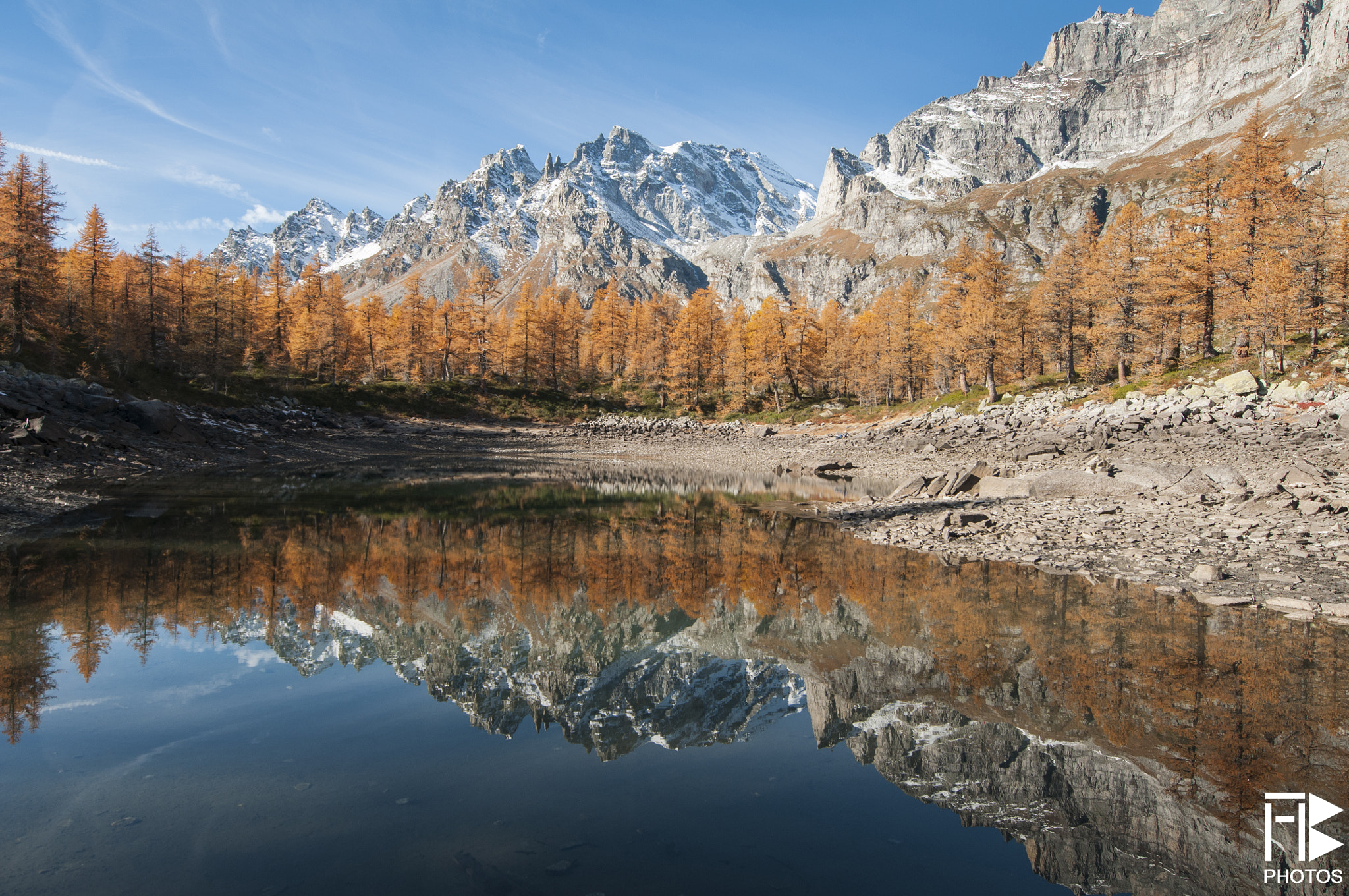 Nikon D300S + Nikon AF-S Nikkor 14-24mm F2.8G ED sample photo. Autumn in alpe devero (lago nero) photography