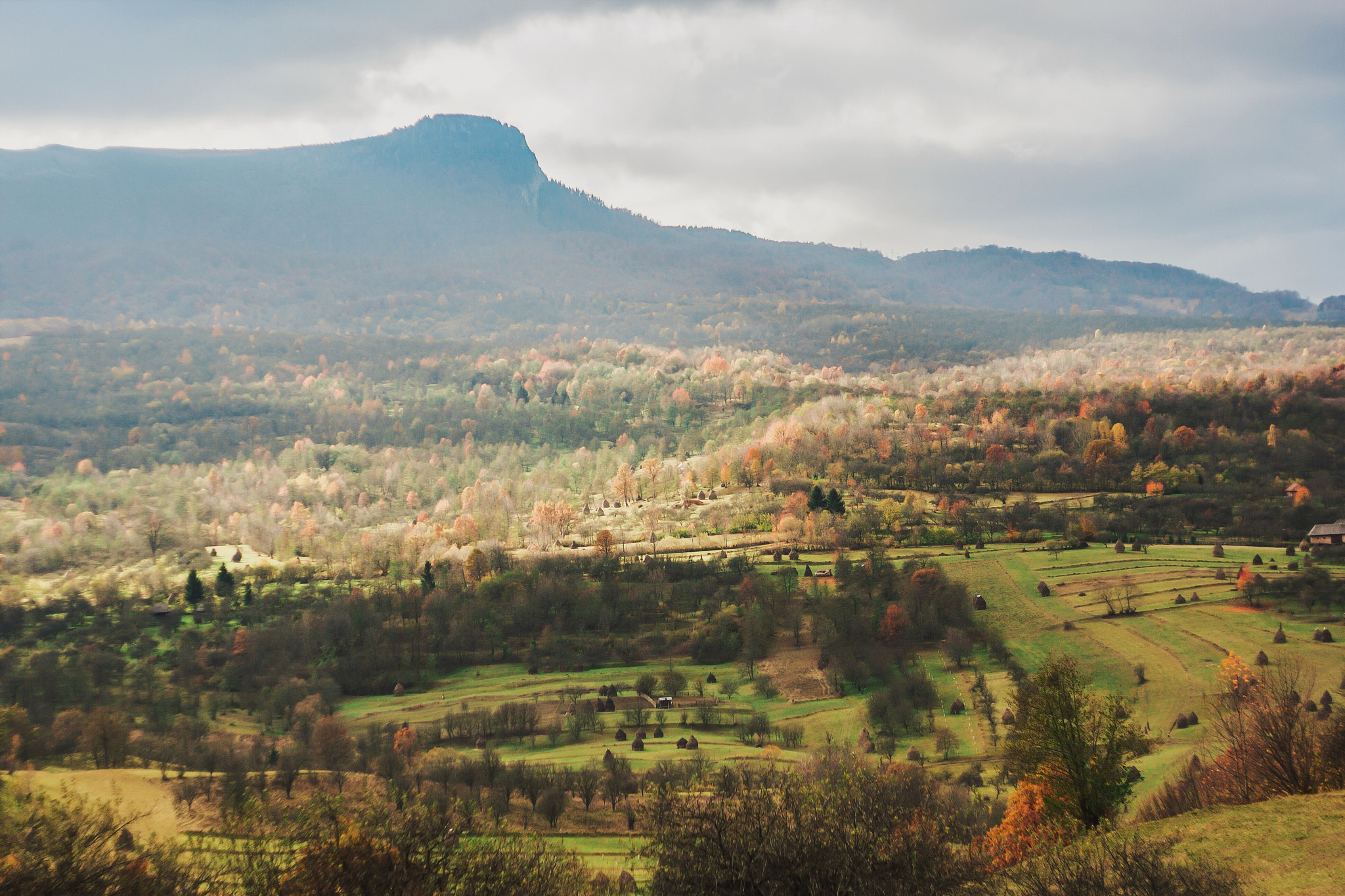 Canon EF 35-80mm f/4-5.6 sample photo. Autumn in maramureș photography