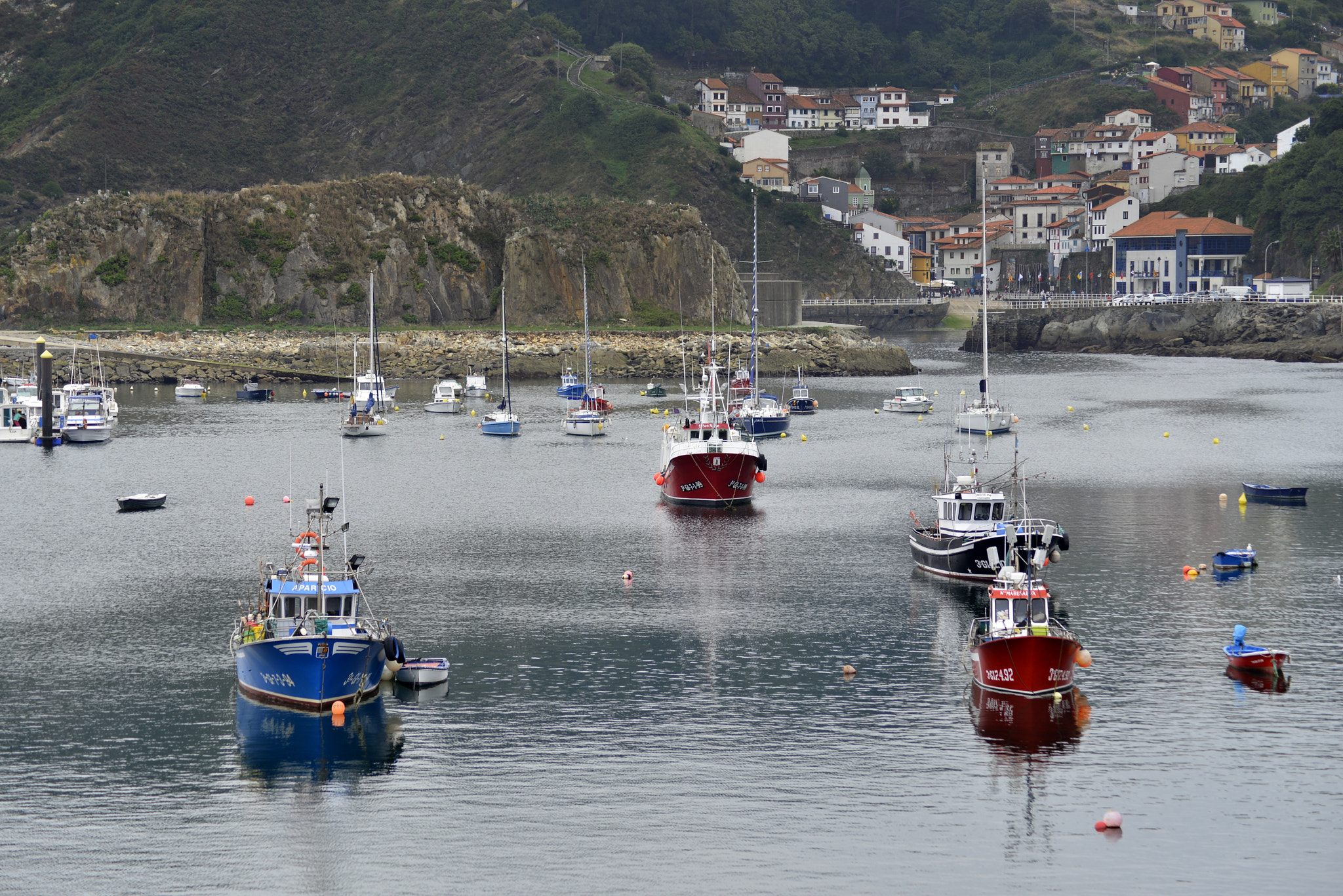 Nikon AF Nikkor 70-300mm F4-5.6G sample photo. Cudillero. asturias photography