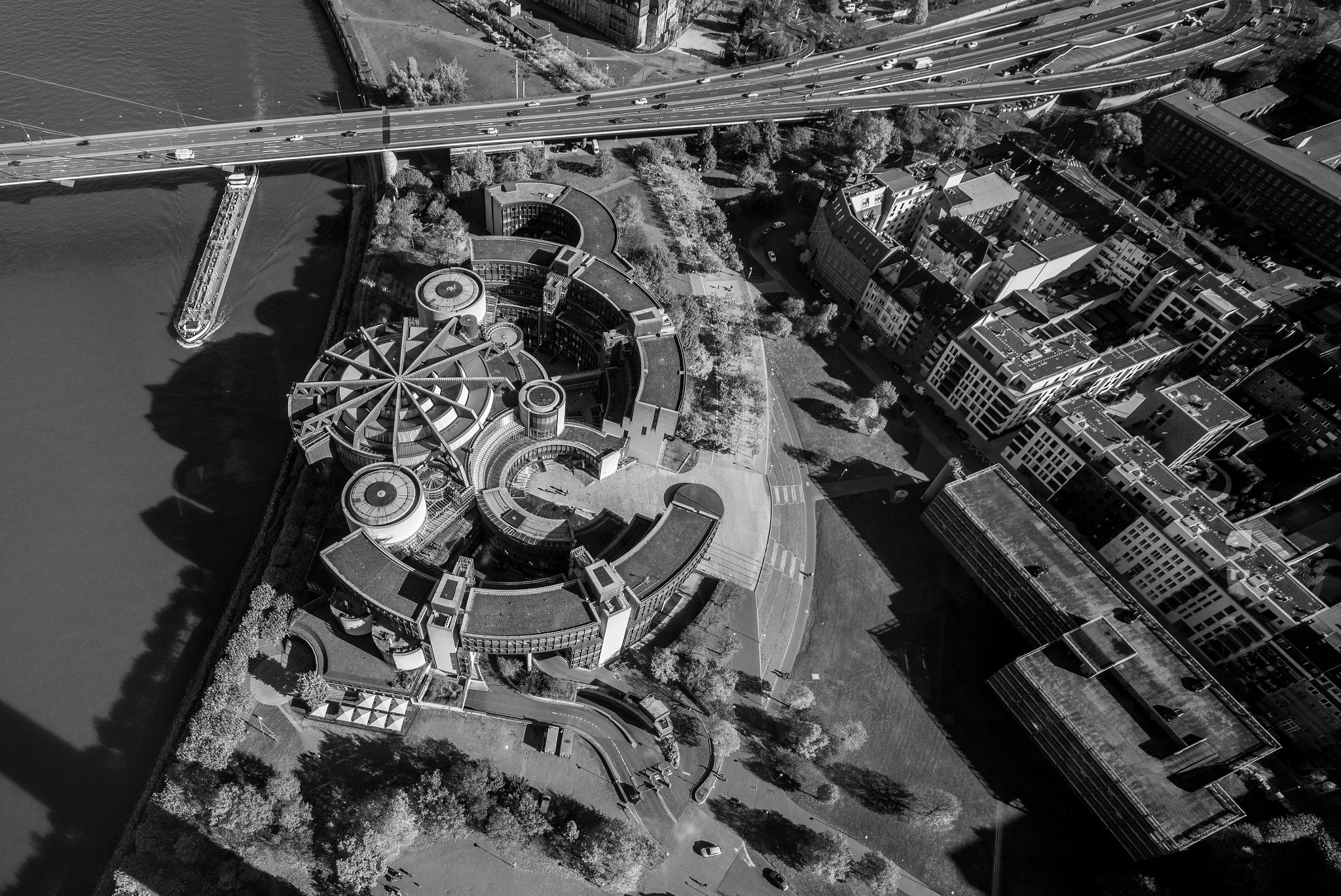 Elmarit-M 1:2.8/21 sample photo. Seat of regional government photography