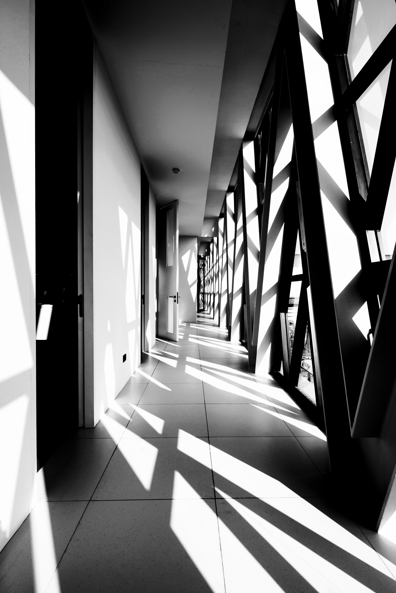 17mm F4 sample photo. Shadow photography
