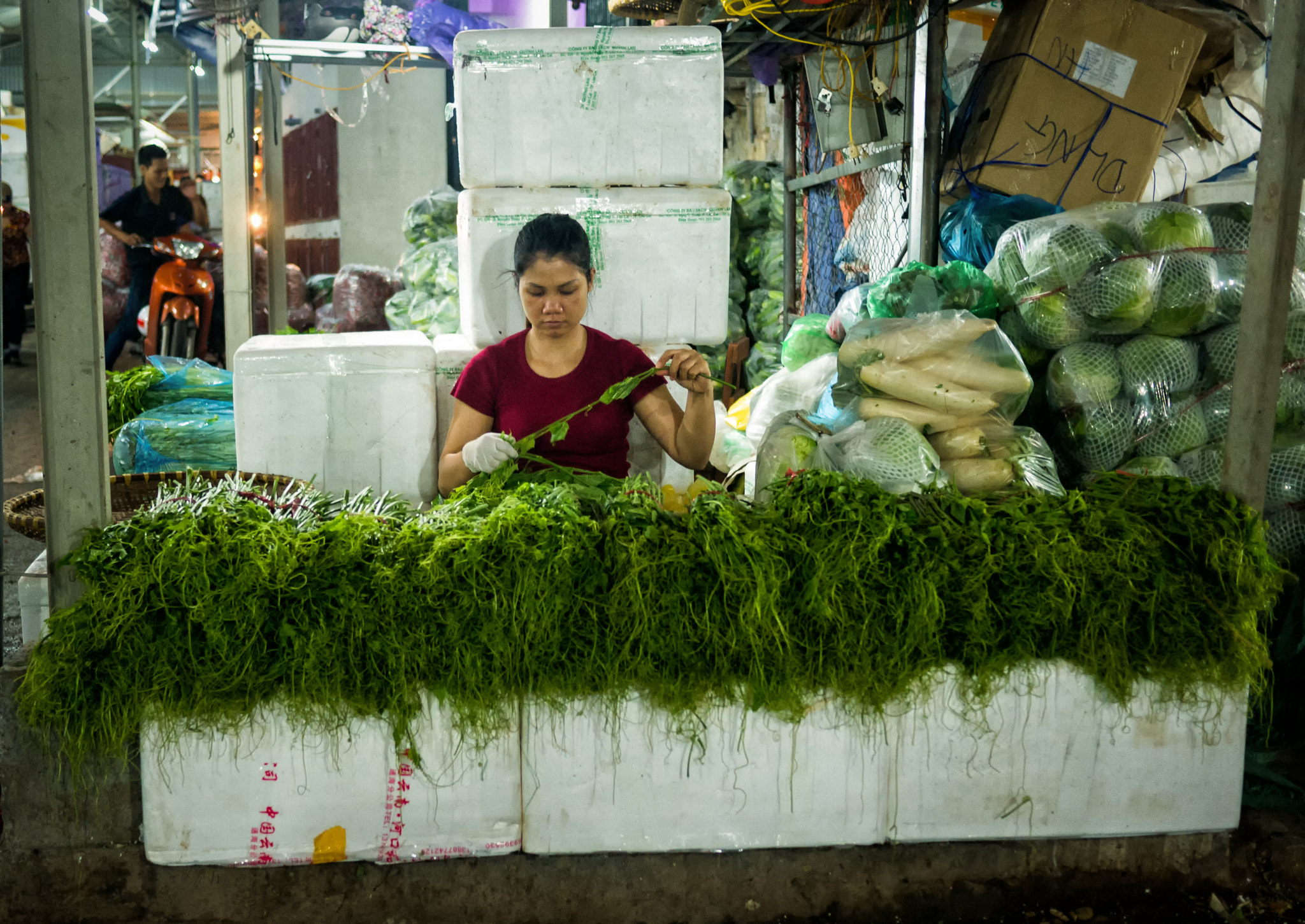 Panasonic Lumix DMC-G7 + Panasonic Lumix G 20mm F1.7 ASPH sample photo. Long bien market photography