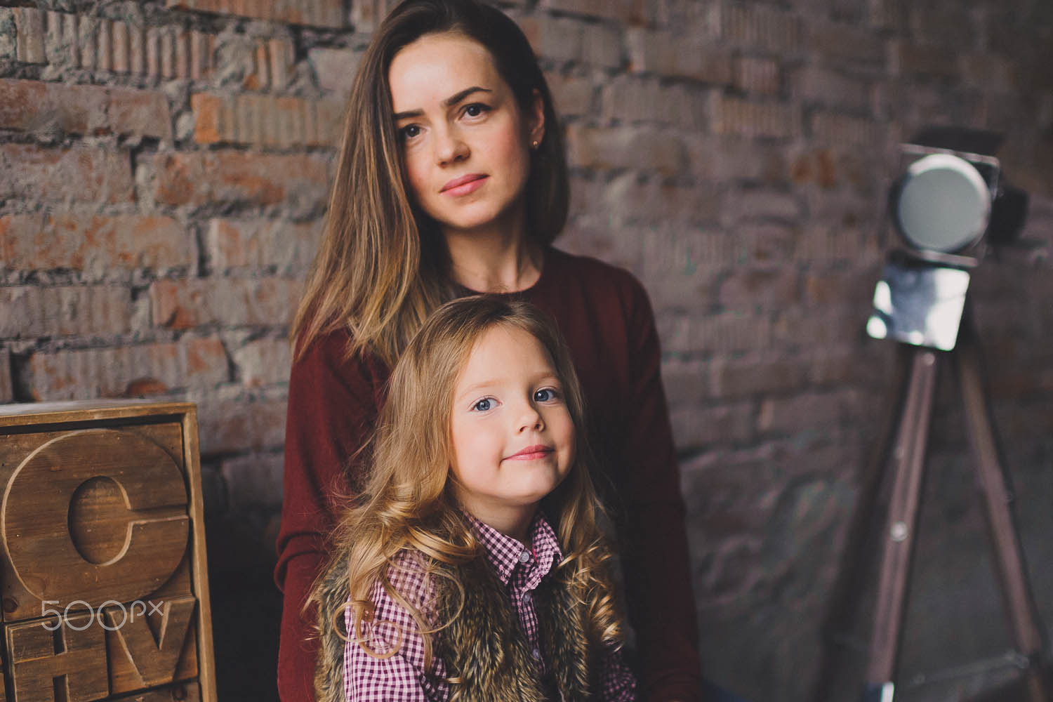 Nikon D700 + Nikon AF-S Nikkor 35mm F1.4G sample photo. Mom and daughter photography