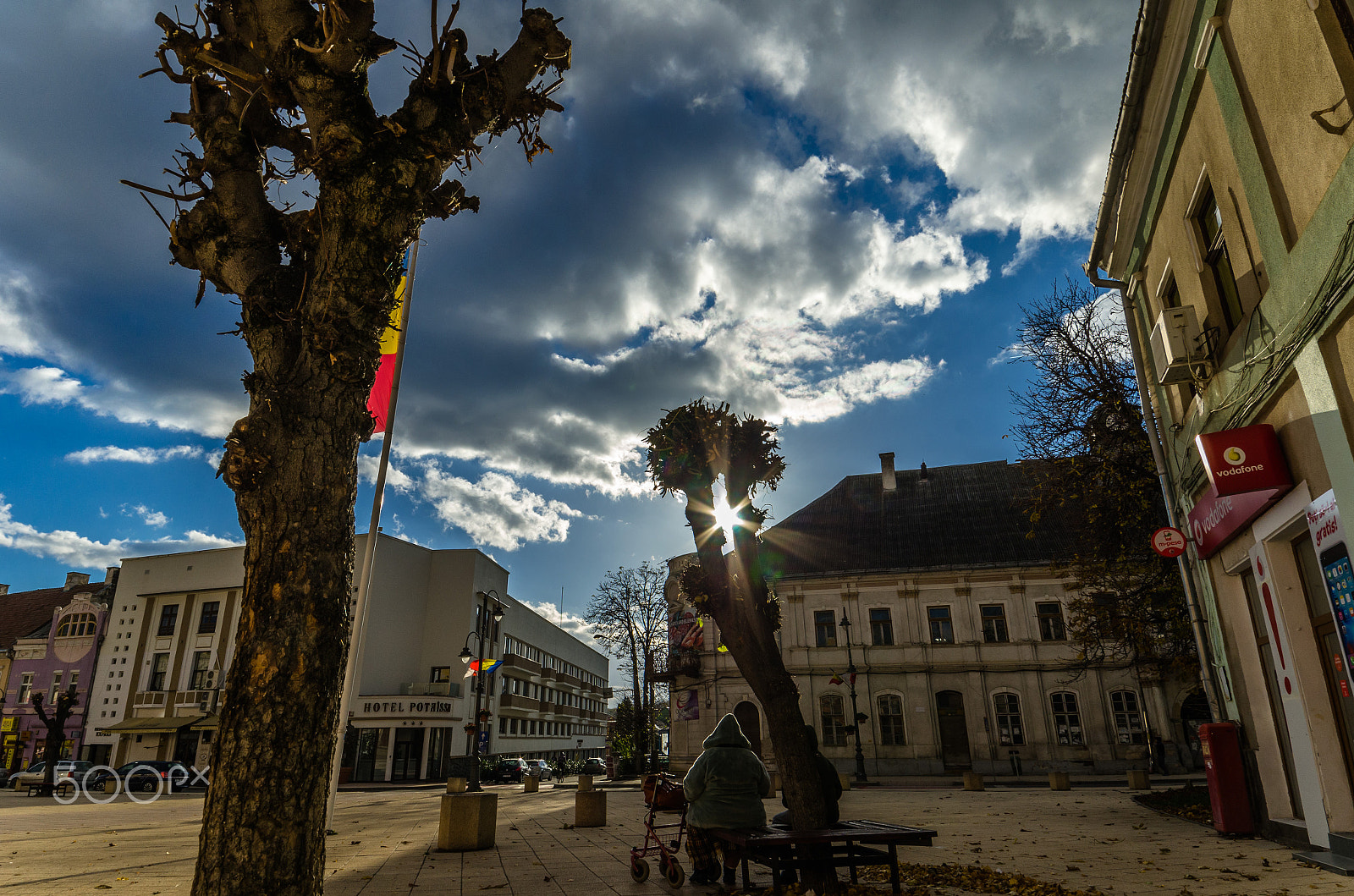 Samyang 14mm F2.8 ED AS IF UMC sample photo. Lady against the autumn sun photography