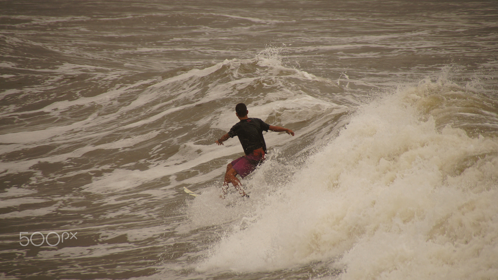 Sony SLT-A35 + Sony DT 18-250mm F3.5-6.3 sample photo. Surf photography