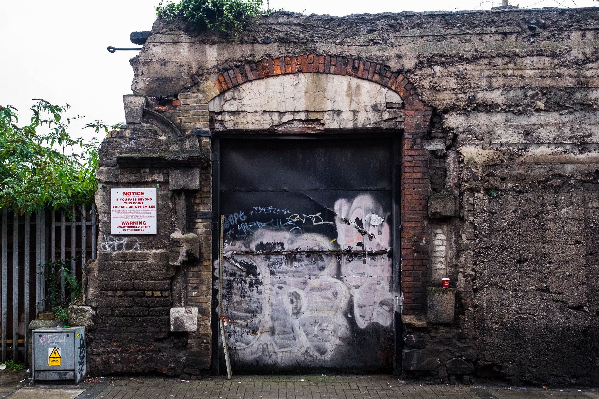 Fujifilm X-T10 + Fujifilm XF 14mm F2.8 R sample photo. A door in dublin, part 3 photography