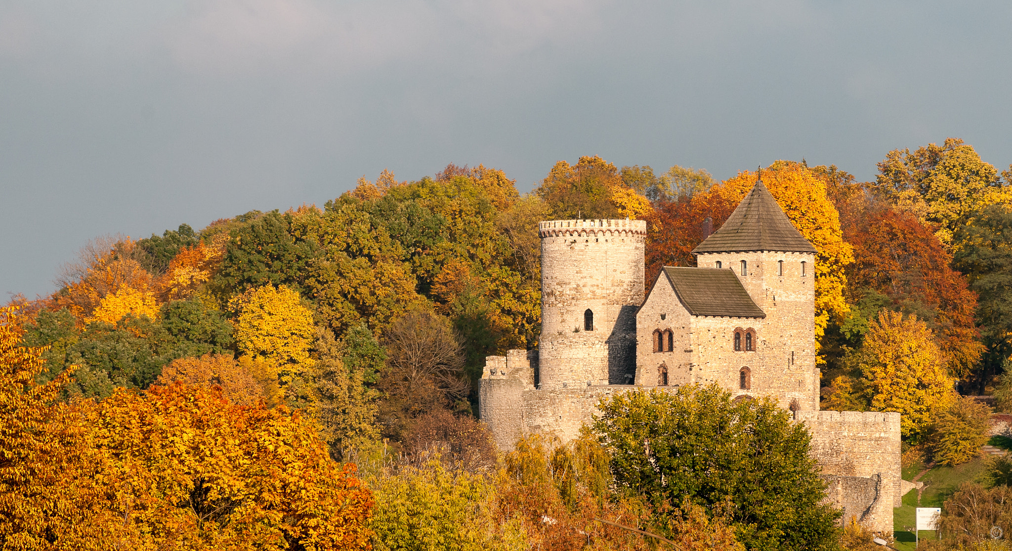 AF Zoom-Nikkor 80-200mm f/4.5-5.6D sample photo. Castle in sun. photography