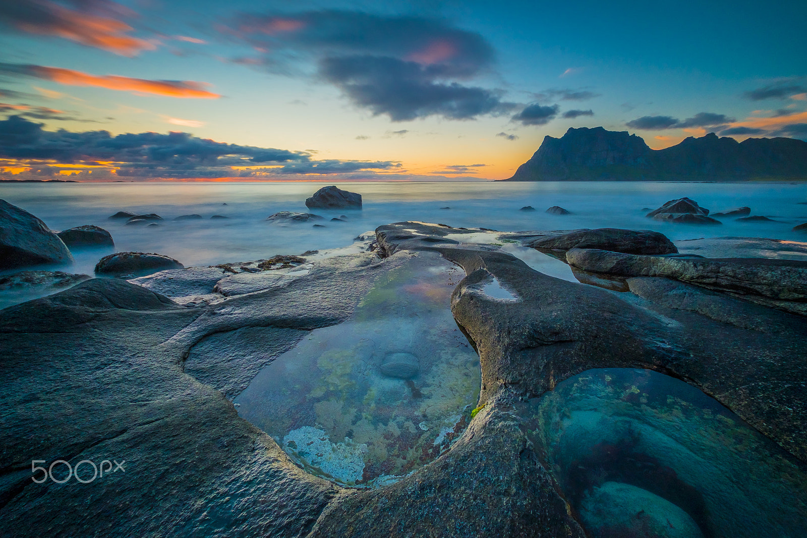 Fujifilm X-T10 + Fujifilm XF 10-24mm F4 R OIS sample photo. Lofoten sunset. photography