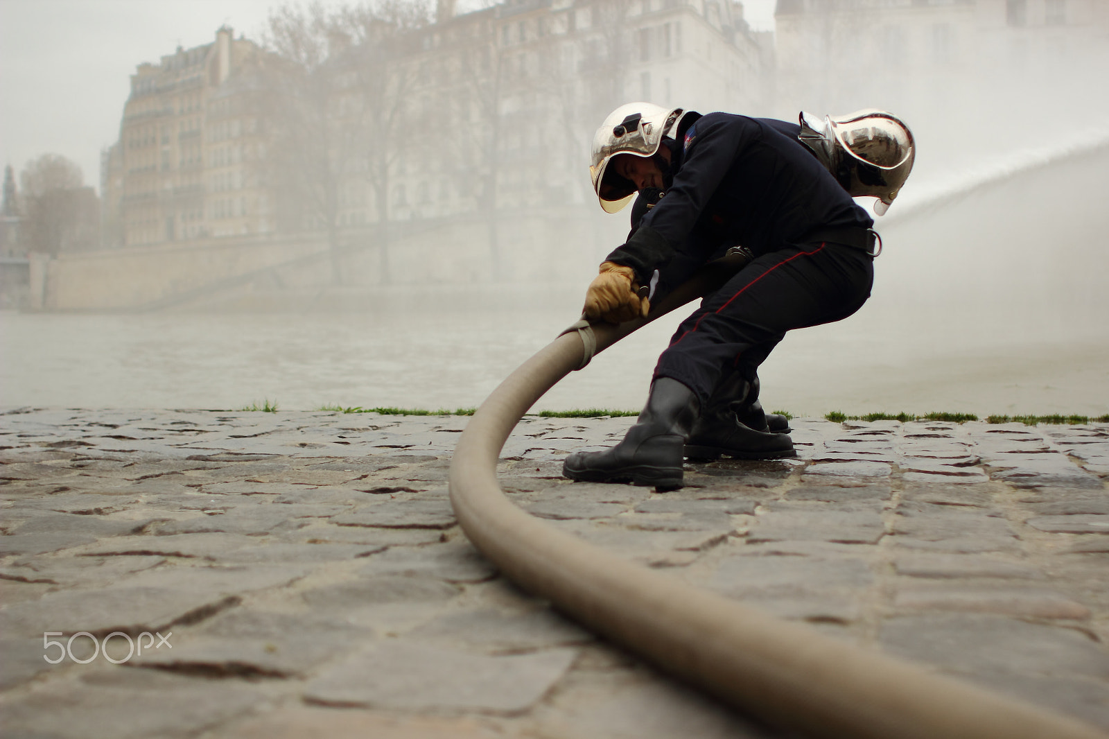 Canon EOS 550D (EOS Rebel T2i / EOS Kiss X4) sample photo. Paris firemen training (bis) photography