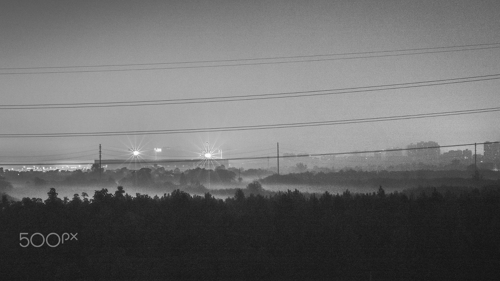 Olympus OM-D E-M10 II + Panasonic Leica DG Summilux 25mm F1.4 II ASPH sample photo. Fog night photography