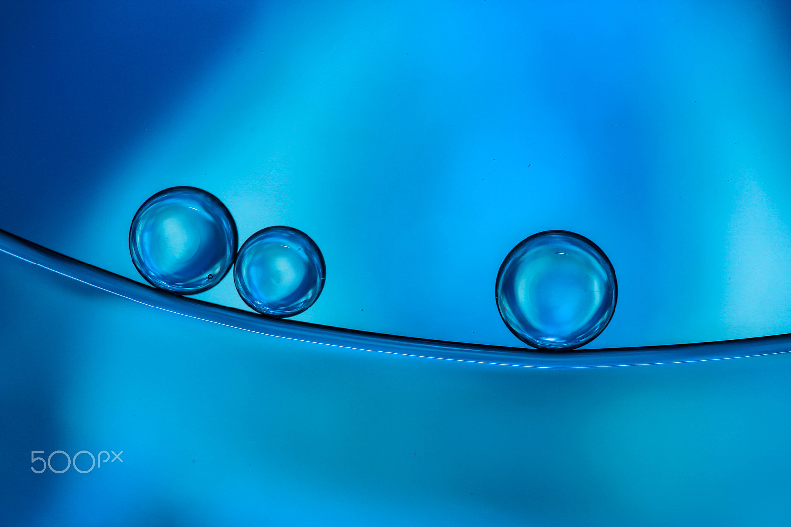 Canon EF-S 60mm F2.8 Macro USM sample photo. Oil and water photography